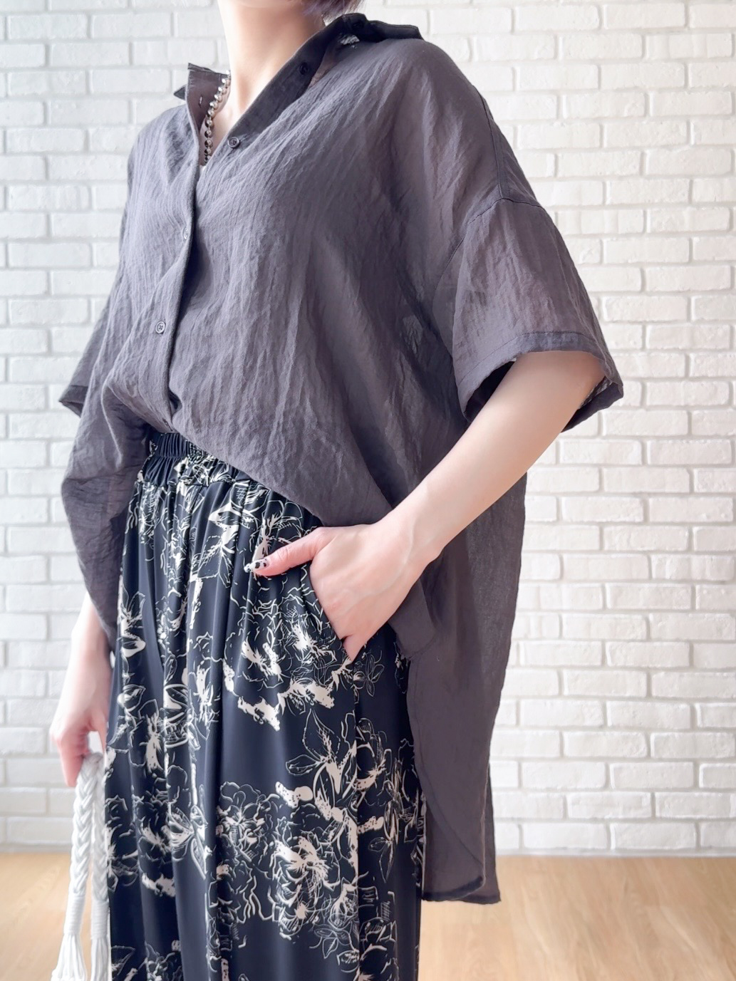 𝐜𝐡𝐢𝐤𝐚さんの「SHOO･LA･RUE｜ヒップがすっぽり隠れる やわらか5分袖シアーシャツ」を使ったコーディネート