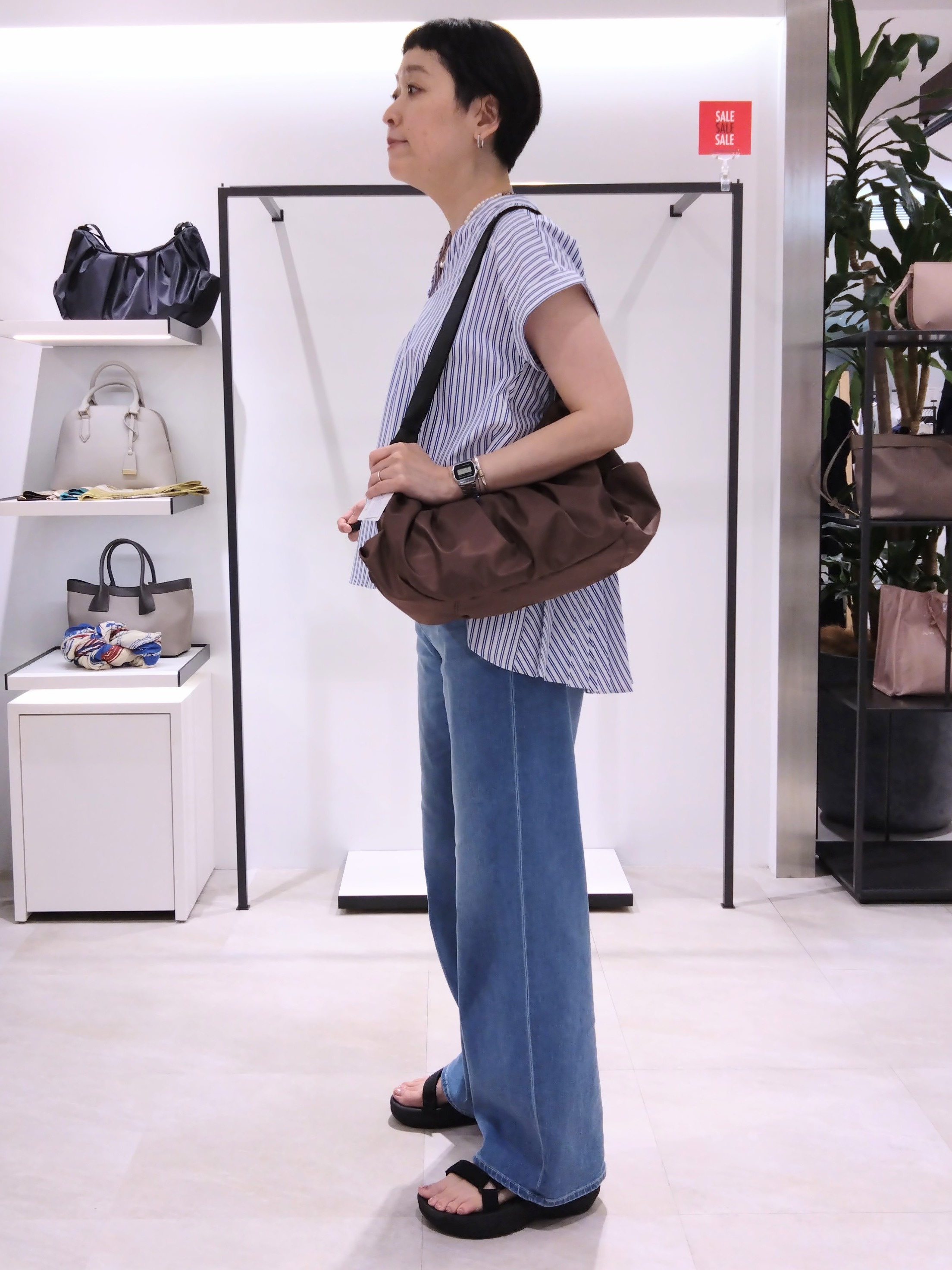 まちこさんの「UNTITLED｜【吸水速乾/接触冷感】バックプリーツデザインブラウス」を使ったコーディネート