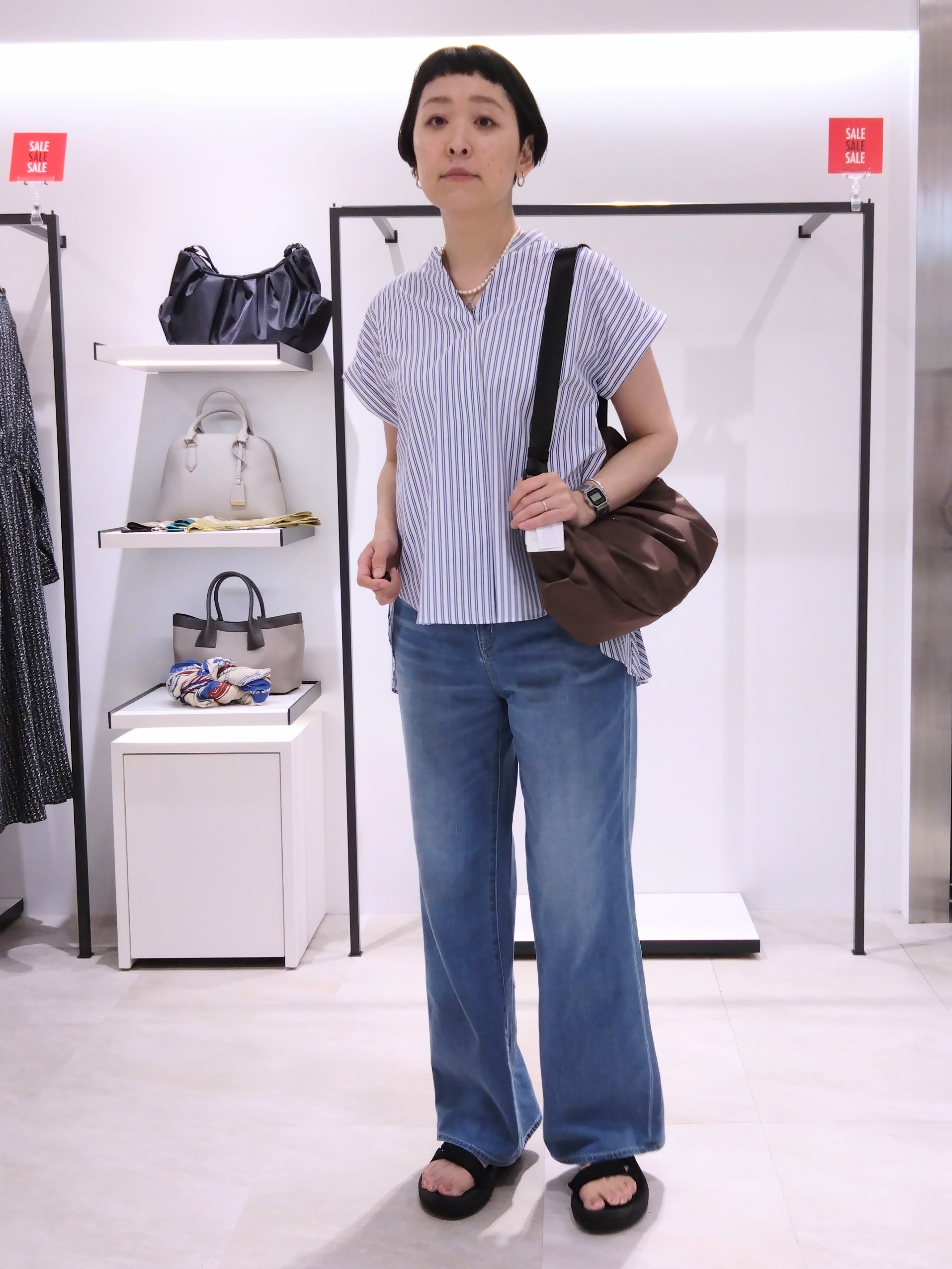 まちこさんの「UNTITLED｜【吸水速乾/接触冷感】バックプリーツデザインブラウス」を使ったコーディネート