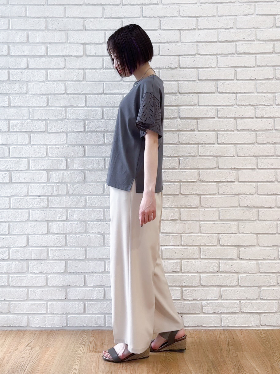 𝐜𝐡𝐢𝐤𝐚さんの「SHOO･LA･RUE｜【S-LL/洗濯機可/体型カバー】汗じみが気になりにくい お袖レースフレアTシャツ」を使ったコーディネート
