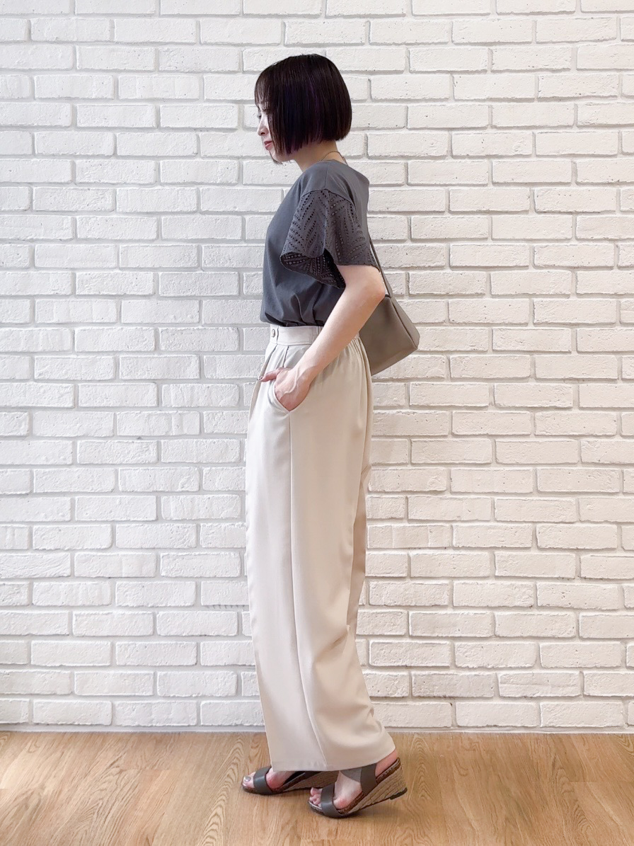 𝐜𝐡𝐢𝐤𝐚さんの「SHOO･LA･RUE｜【S-LL/洗濯機可/体型カバー】汗じみが気になりにくい お袖レースフレアTシャツ」を使ったコーディネート