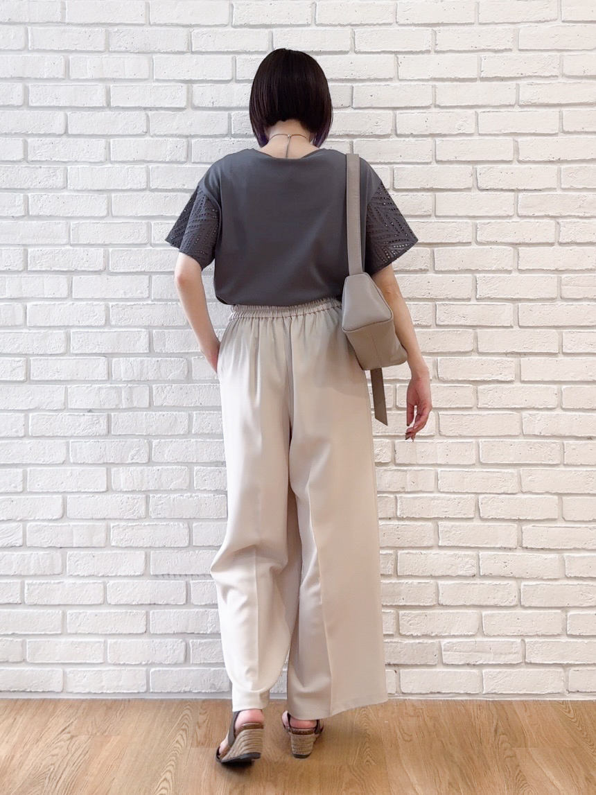 𝐜𝐡𝐢𝐤𝐚さんの「SHOO･LA･RUE｜【S-LL/洗濯機可/体型カバー】汗じみが気になりにくい お袖レースフレアTシャツ」を使ったコーディネート