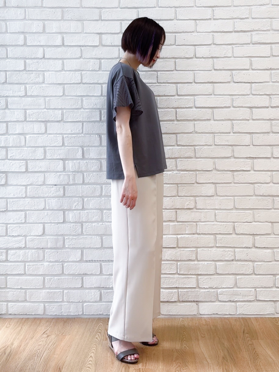 𝐜𝐡𝐢𝐤𝐚さんの「SHOO･LA･RUE｜【S-LL/洗濯機可/体型カバー】汗じみが気になりにくい お袖レースフレアTシャツ」を使ったコーディネート