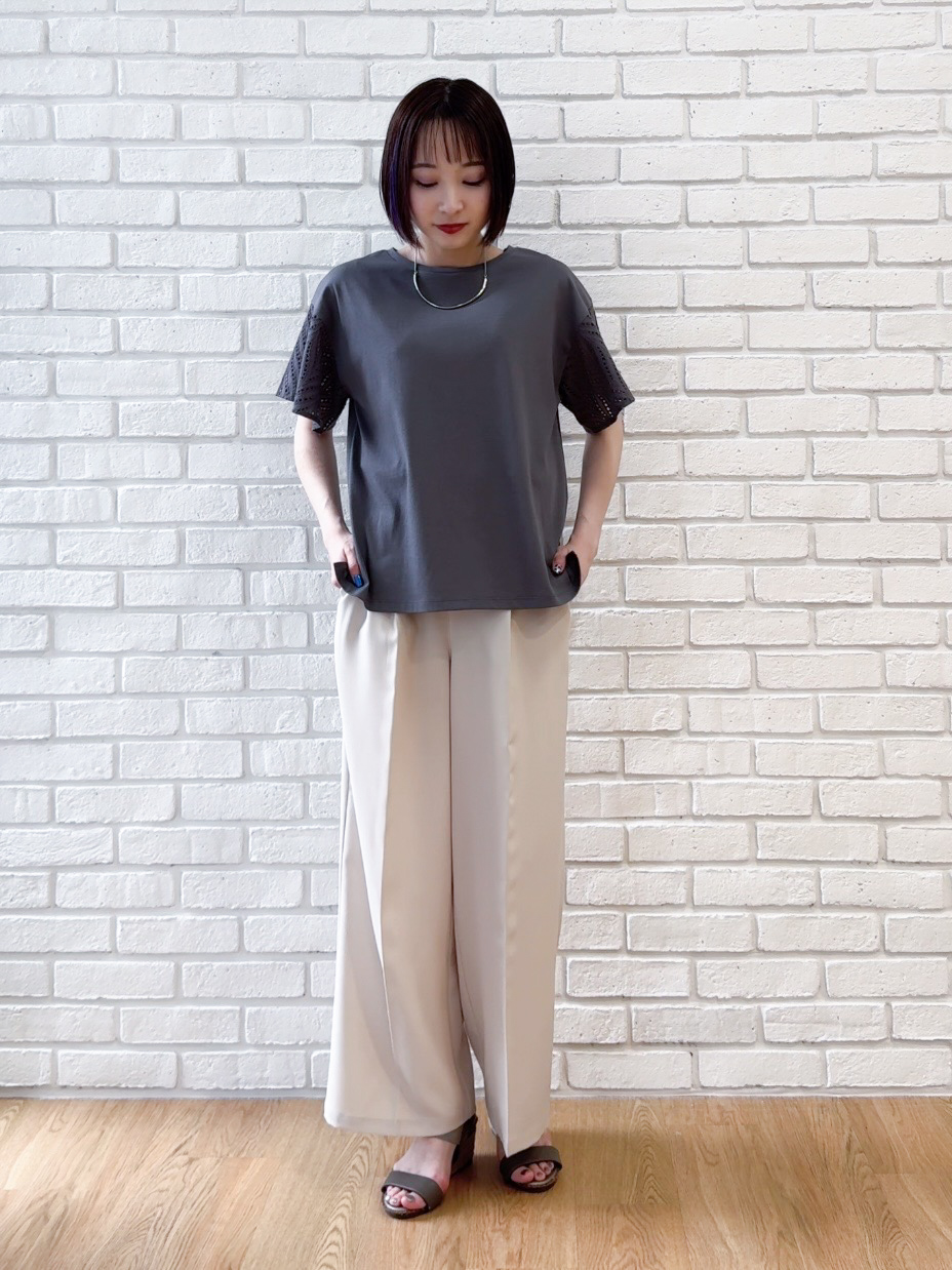 𝐜𝐡𝐢𝐤𝐚さんの「SHOO･LA･RUE｜【S-LL/洗濯機可/体型カバー】汗じみが気になりにくい お袖レースフレアTシャツ」を使ったコーディネート