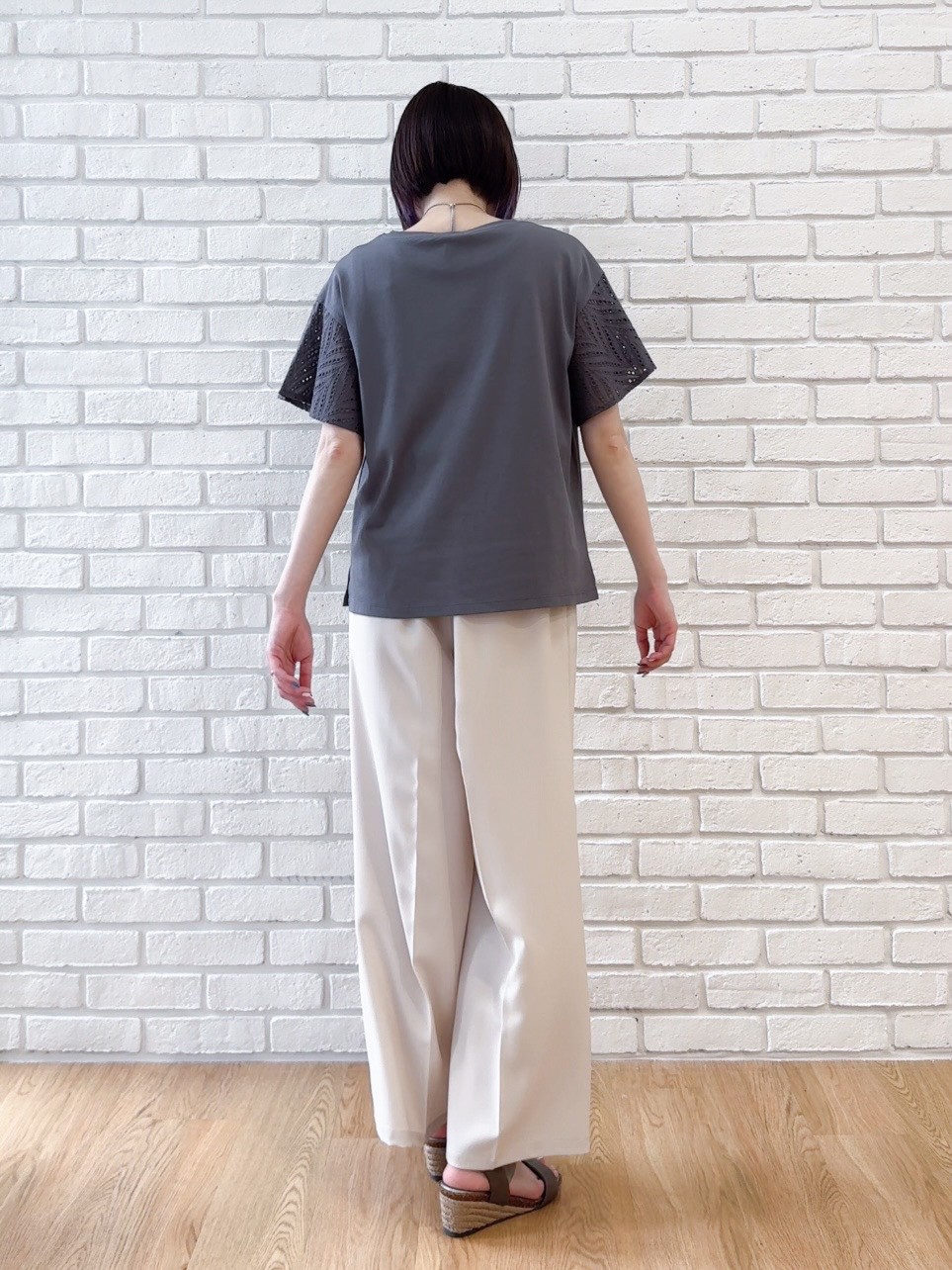 𝐜𝐡𝐢𝐤𝐚さんの「SHOO･LA･RUE｜【S-LL/洗濯機可/体型カバー】汗じみが気になりにくい お袖レースフレアTシャツ」を使ったコーディネート