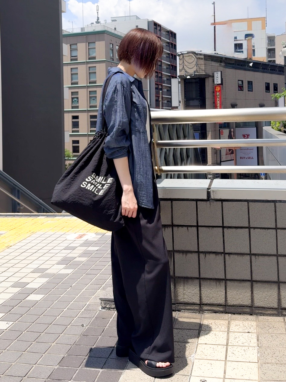 𝐜𝐡𝐢𝐤𝐚さんの「SHOO･LA･RUE｜【洗濯機可/S-LL】夏に快適サラサラ感 大人のプリントTシャツ」を使ったコーディネート