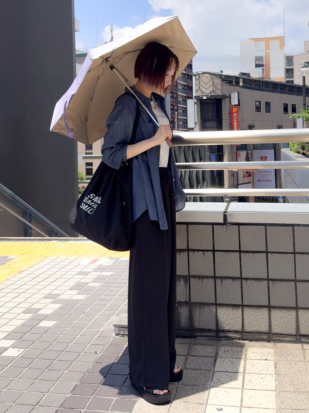 𝐜𝐡𝐢𝐤𝐚さんの「SHOO･LA･RUE｜【洗濯機可/S-LL】夏に快適サラサラ感 大人のプリントTシャツ」を使ったコーディネート