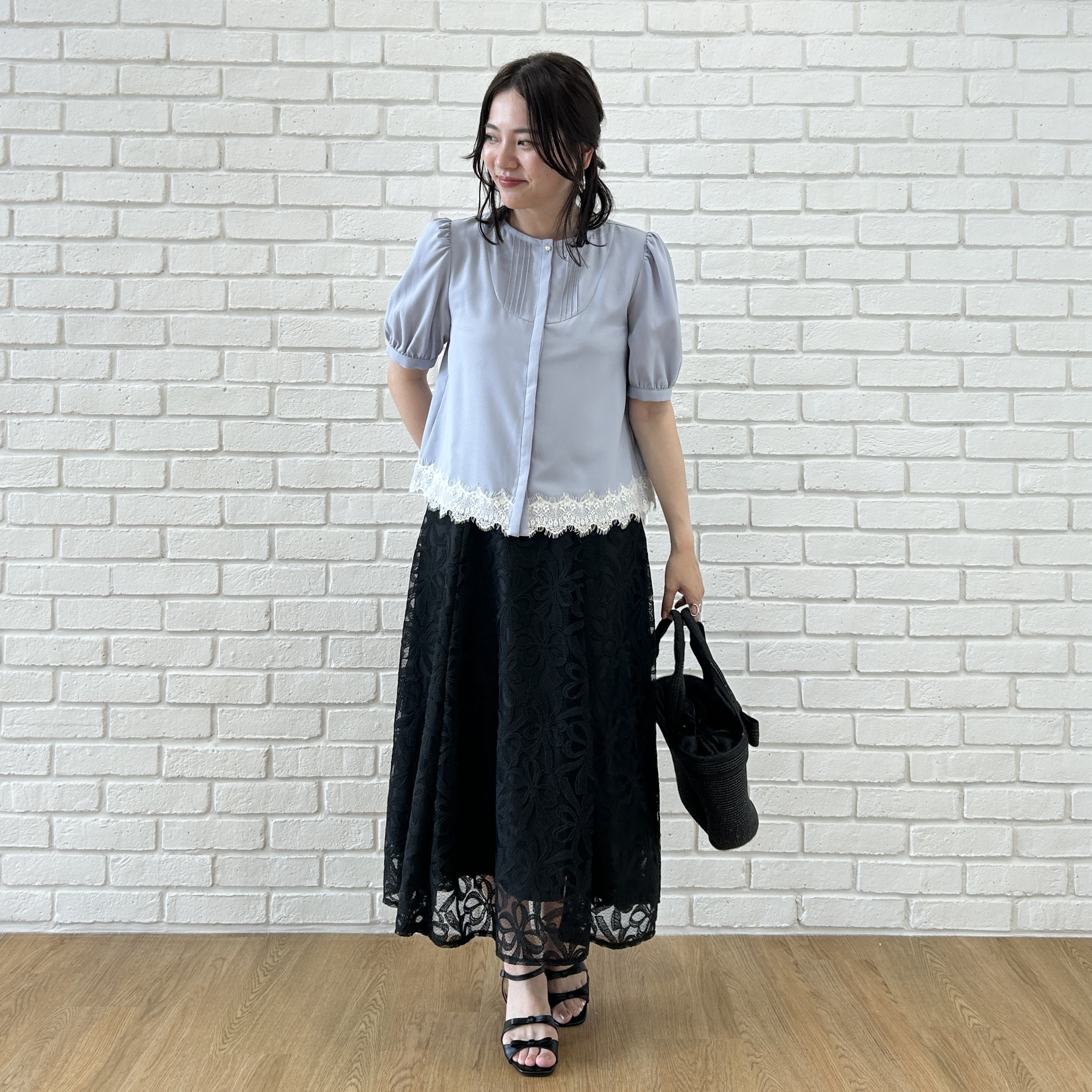 shinoさんの「Couture brooch｜【洗える】ピンタック 裾レース ブラウス」を使ったコーディネート
