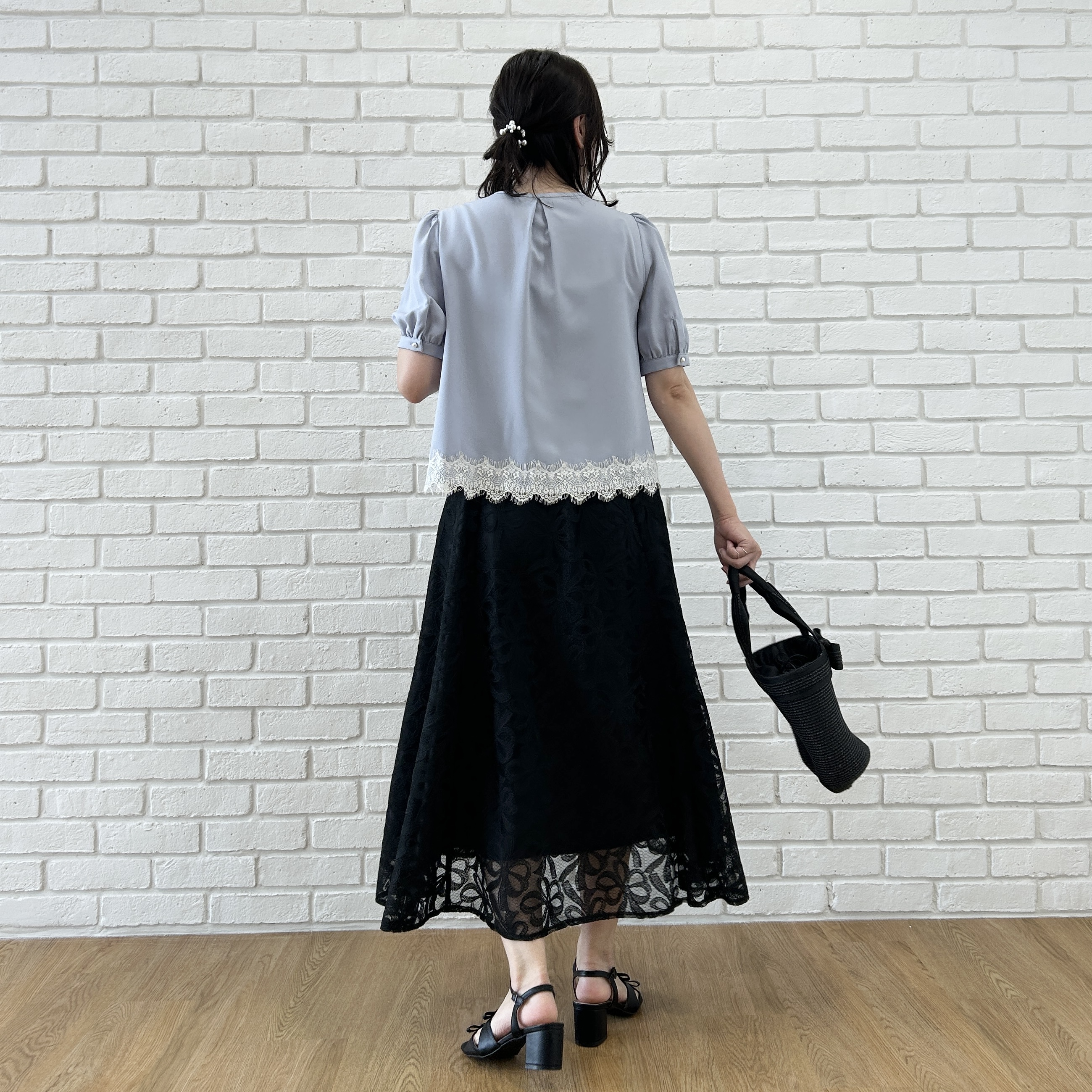 shinoさんの「Couture brooch｜【洗える】ピンタック 裾レース ブラウス」を使ったコーディネート