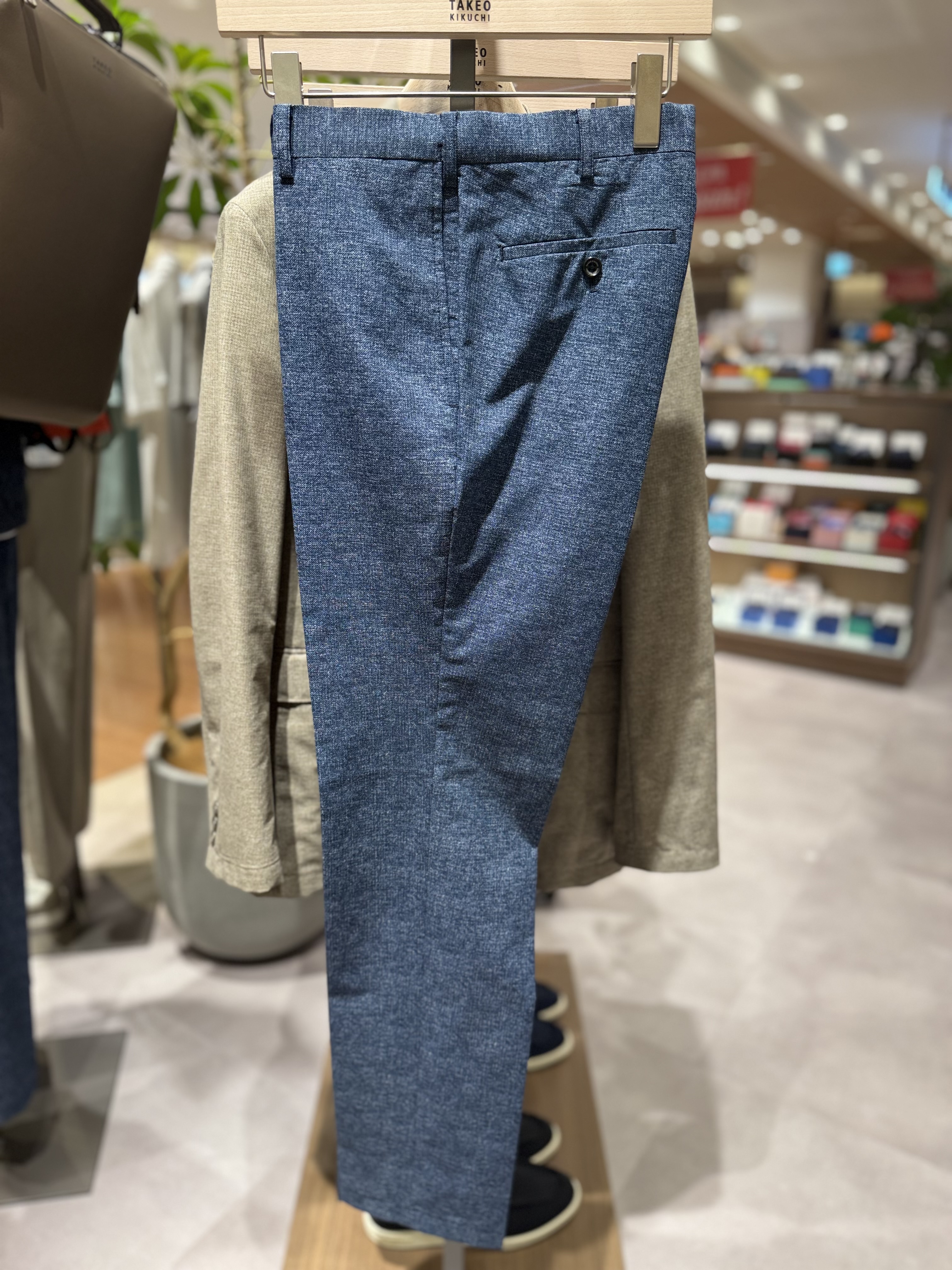 hanechanさんの「TAKEO KIKUCHI｜【抗菌防臭】COOL DOTS（R）ドビープリント パンツ」を使ったコーディネート