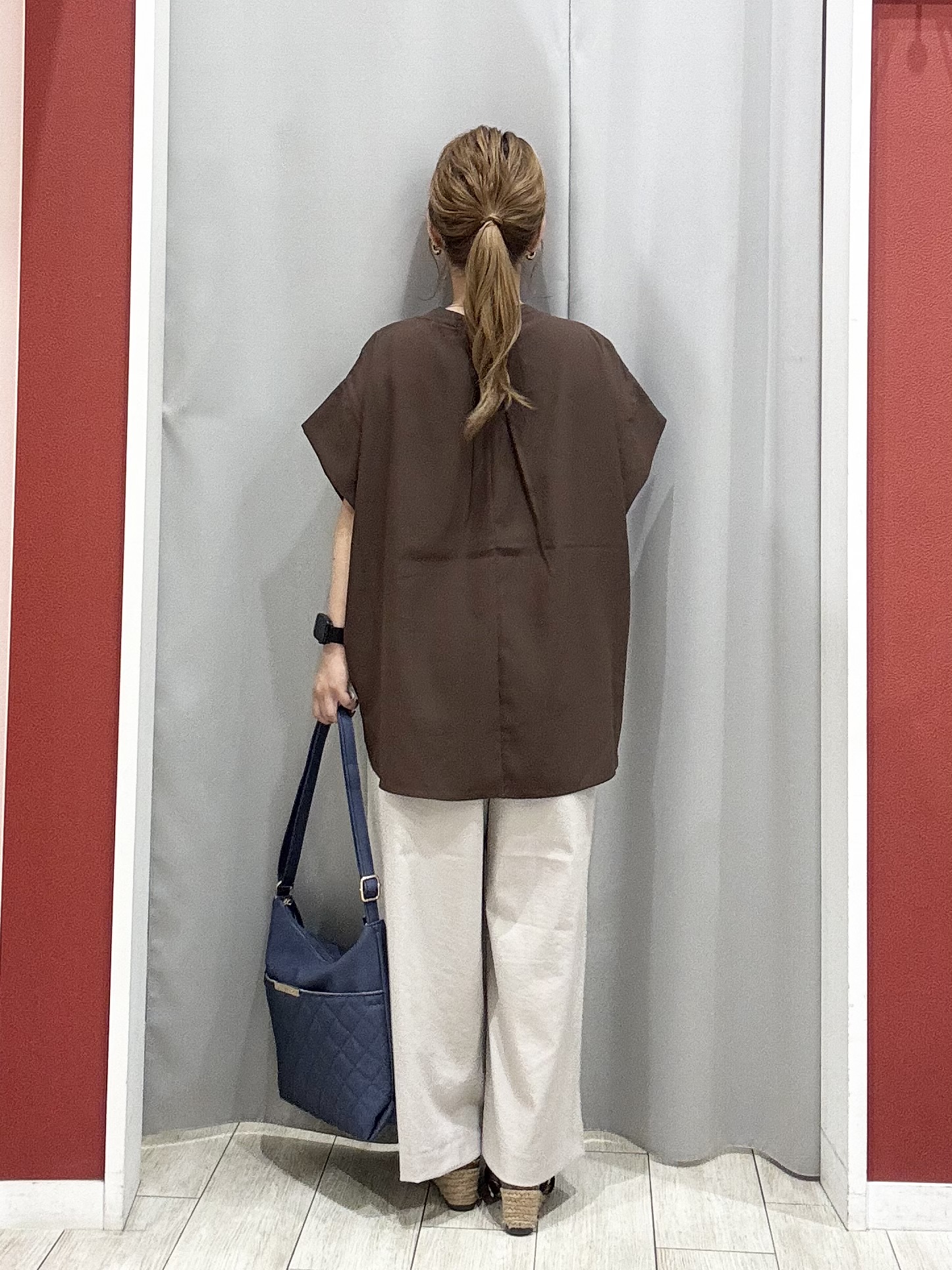 shioさんの「SHOO･LA･RUE｜【洗濯機可/体型カバー】インしてる風 ふんわり裾バルーントップス」を使ったコーディネート