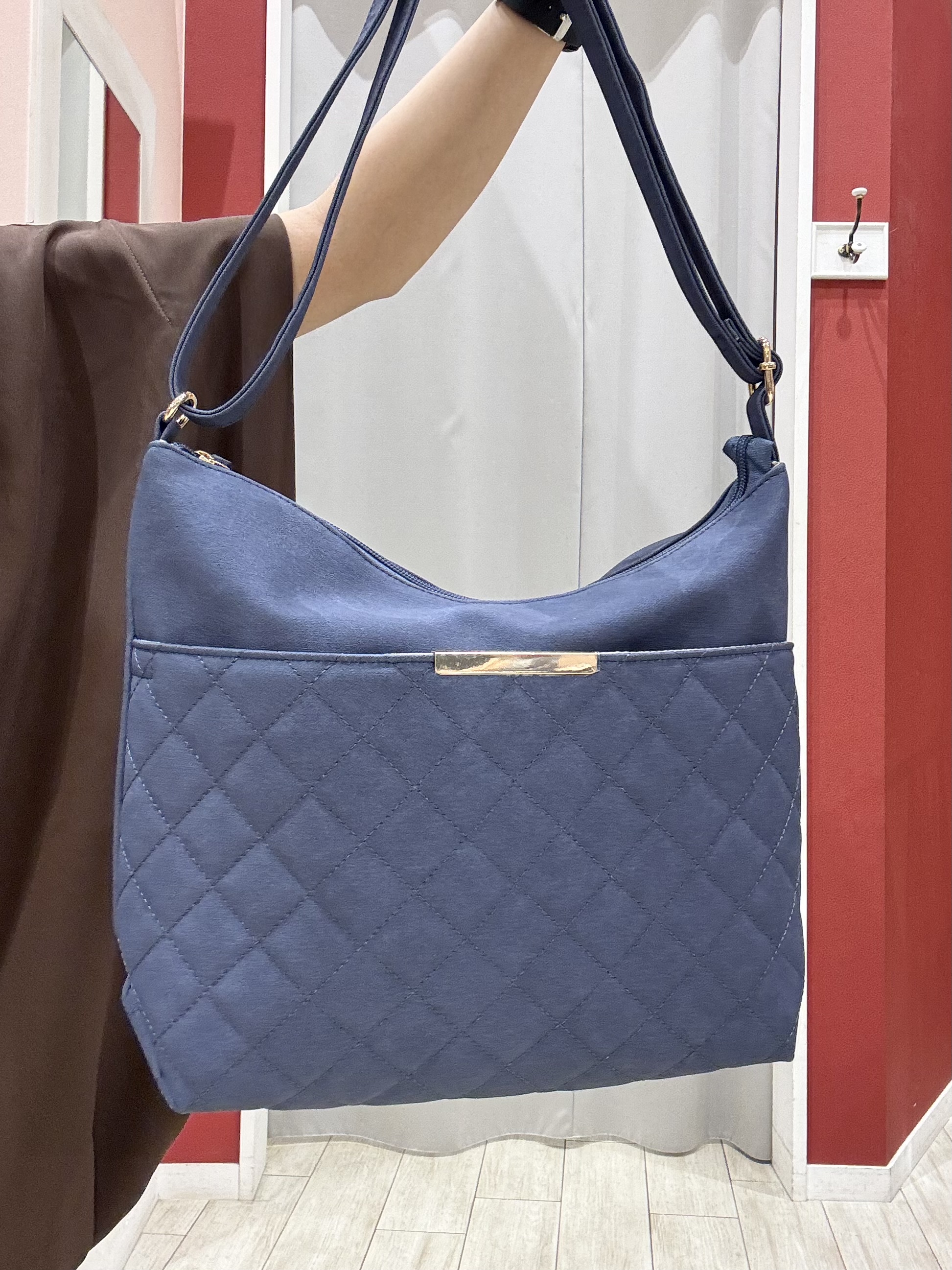 shioさんの「SHOO･LA･RUE｜【洗濯機可/体型カバー】インしてる風 ふんわり裾バルーントップス」を使ったコーディネート