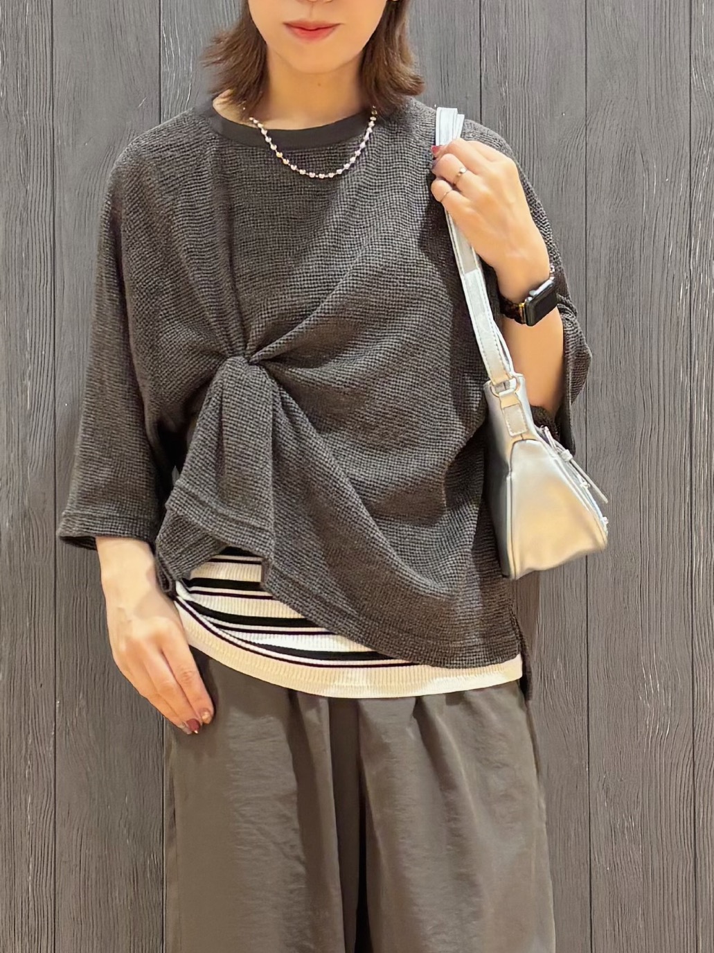 meiさんの「SHOO･LA･RUE｜【S-LL】シアーワッフル ラグラン5分袖ゆるTシャツ」を使ったコーディネート