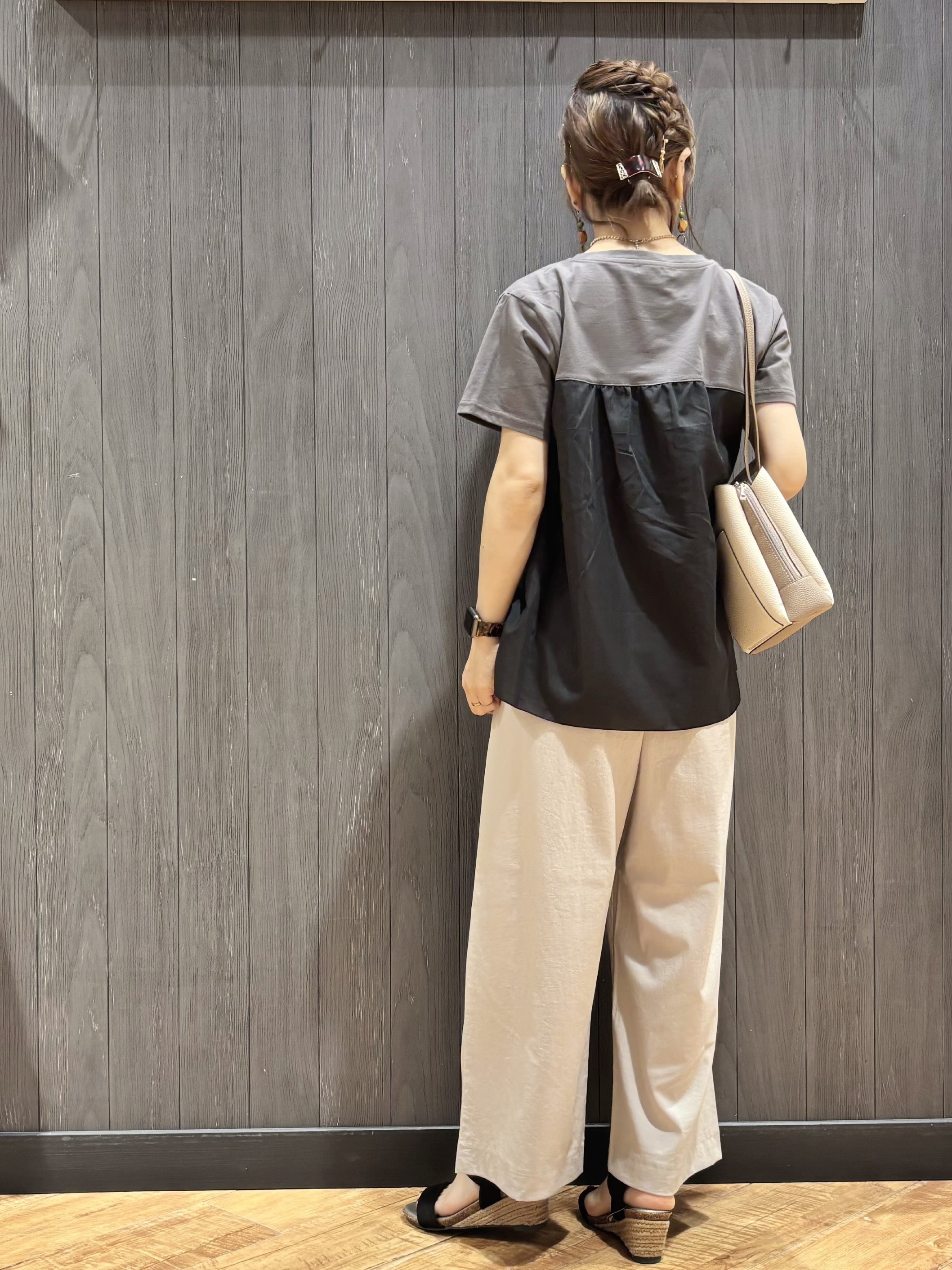 meiさんの「SHOO･LA･RUE｜【S-LL/洗濯機可/体型カバー】インせずサマ見え ビスチェ風異素材ドッキングTシャツ」を使ったコーディネート