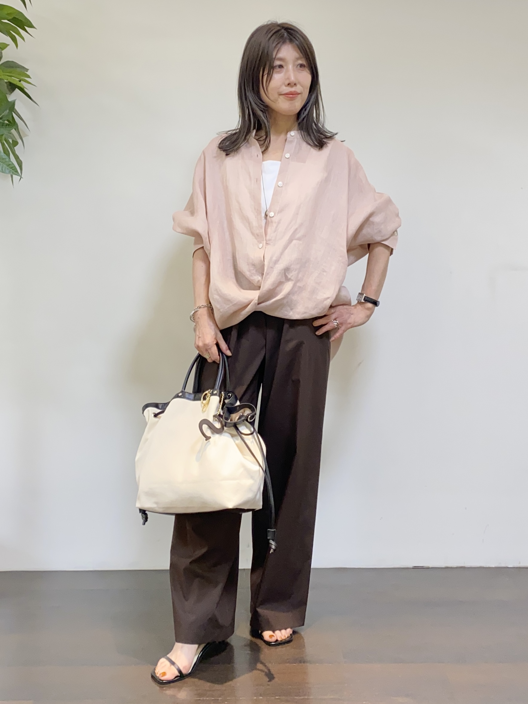 tomoさんの「UNTITLED｜【麻100】リネンドルマンシャツ」を使ったコーディネート