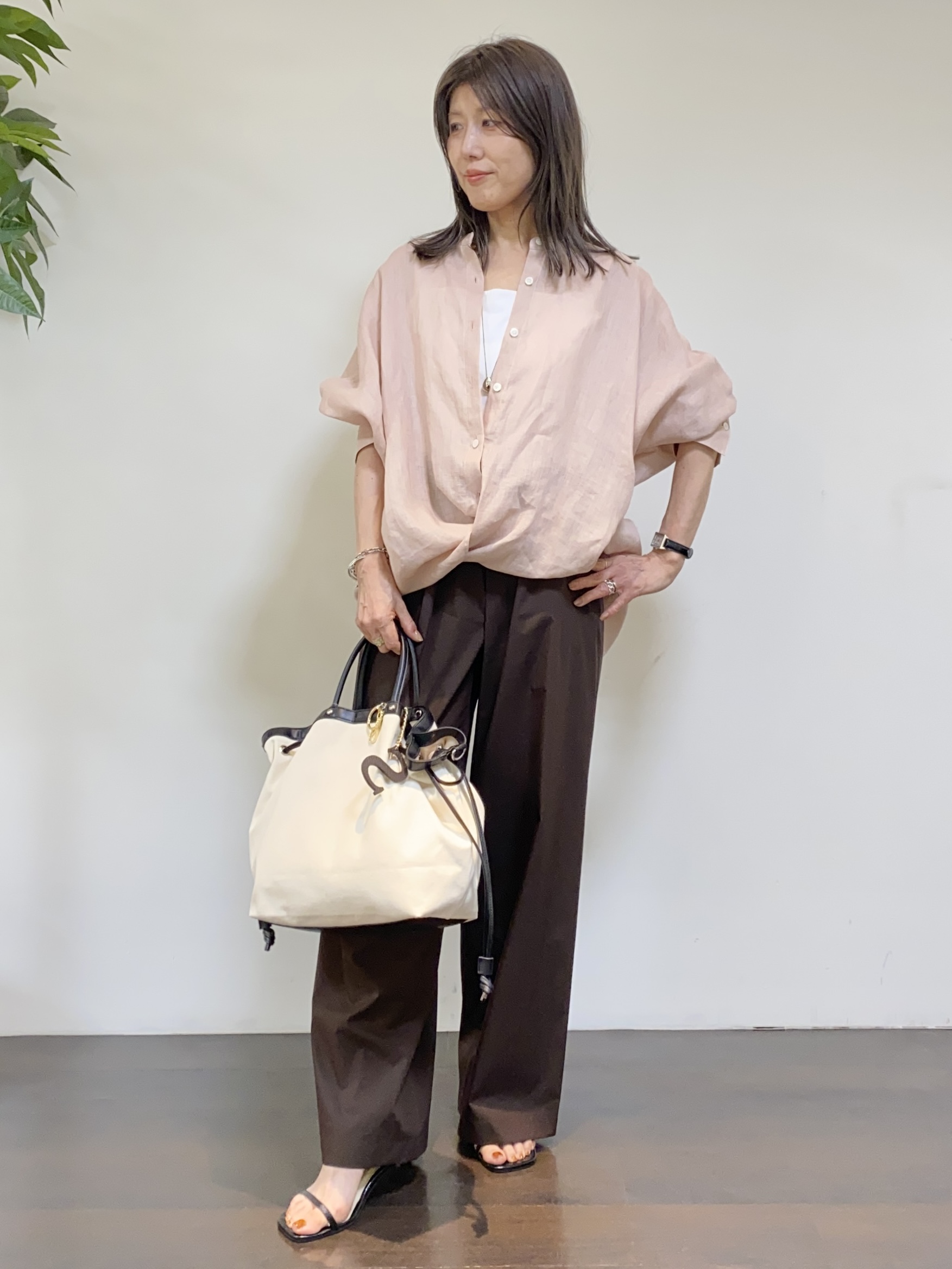 tomoさんの「UNTITLED｜【麻100】リネンドルマンシャツ」を使ったコーディネート