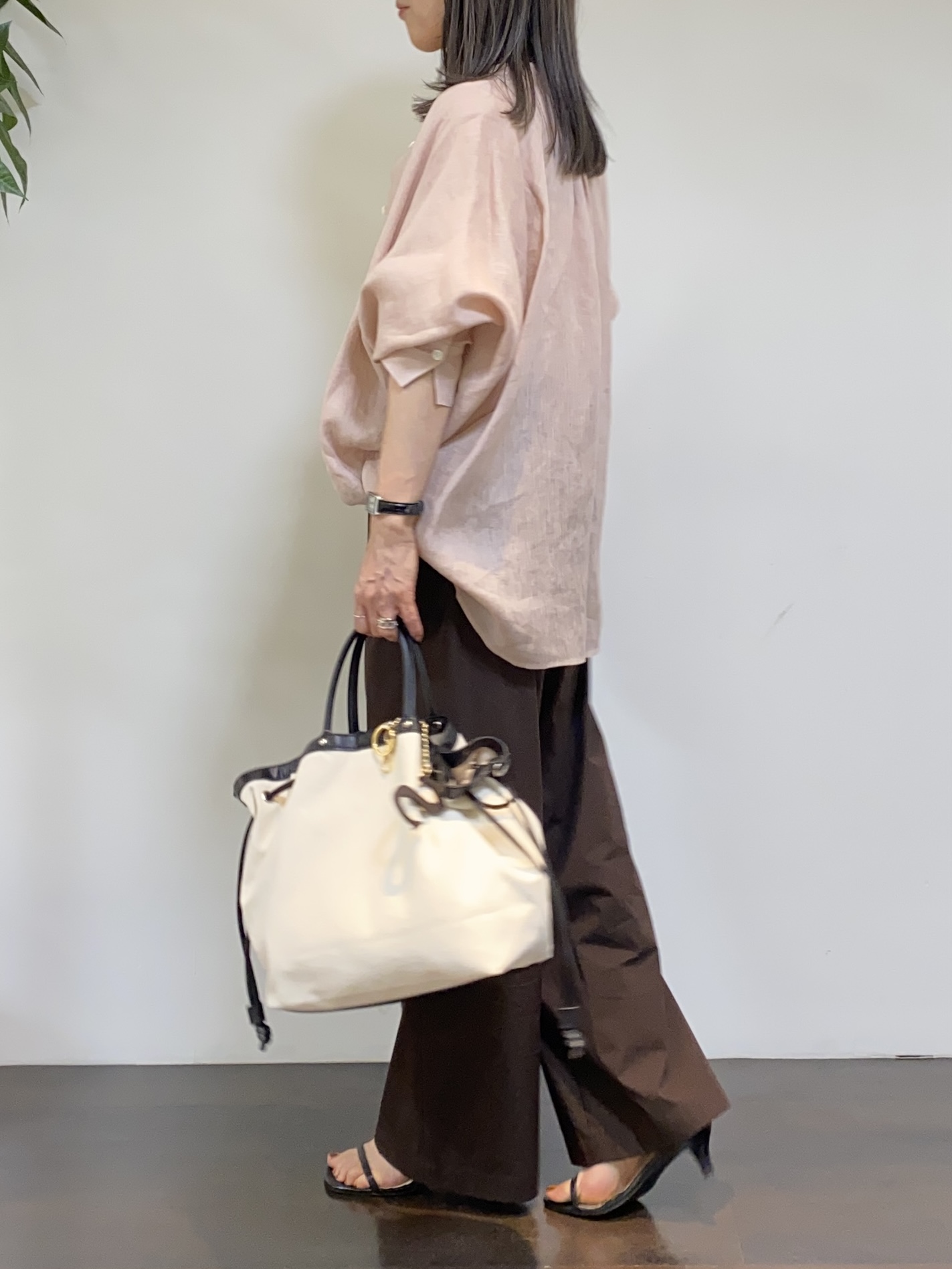 tomoさんの「UNTITLED｜【麻100】リネンドルマンシャツ」を使ったコーディネート