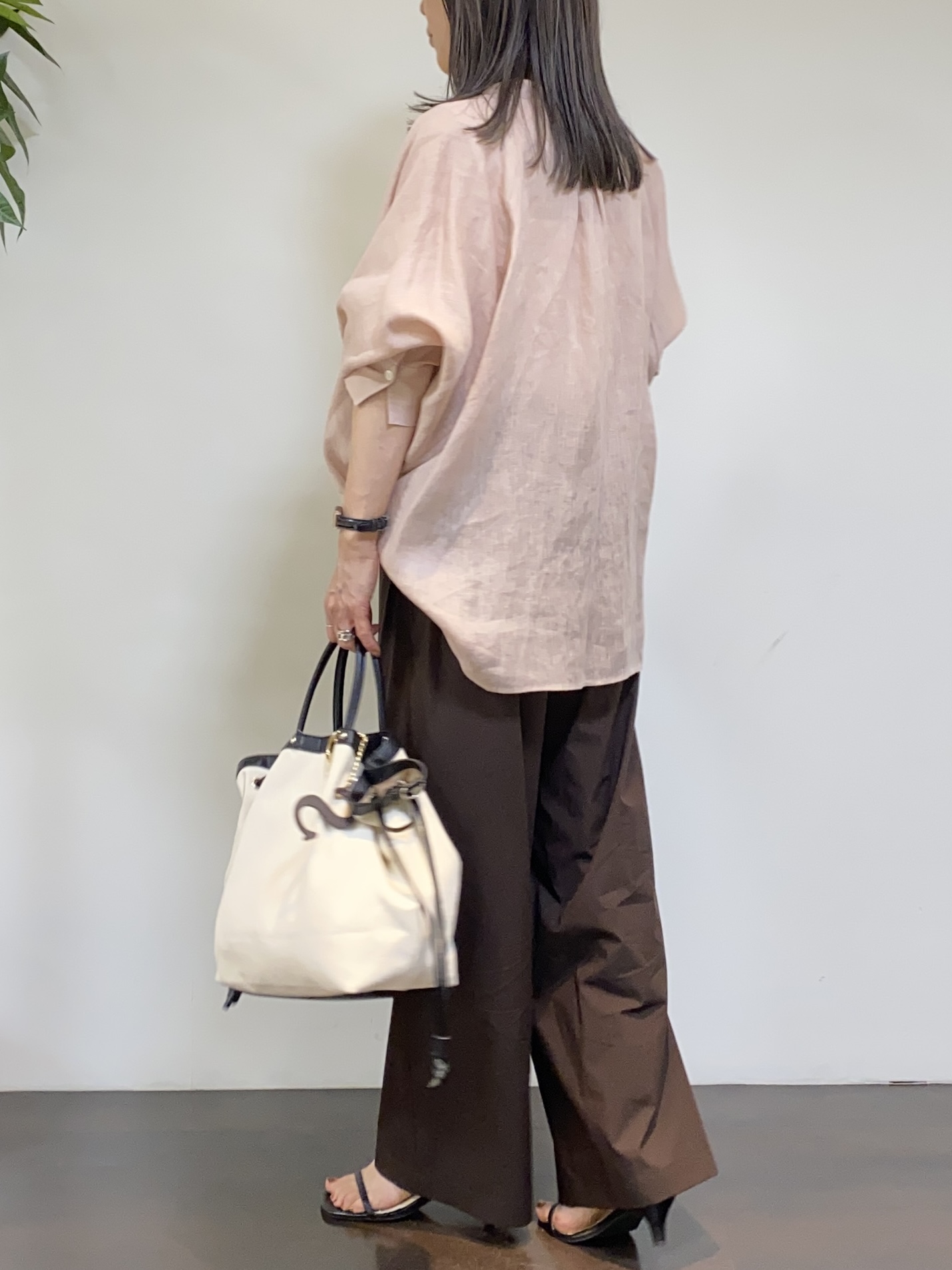 tomoさんの「UNTITLED｜【麻100】リネンドルマンシャツ」を使ったコーディネート