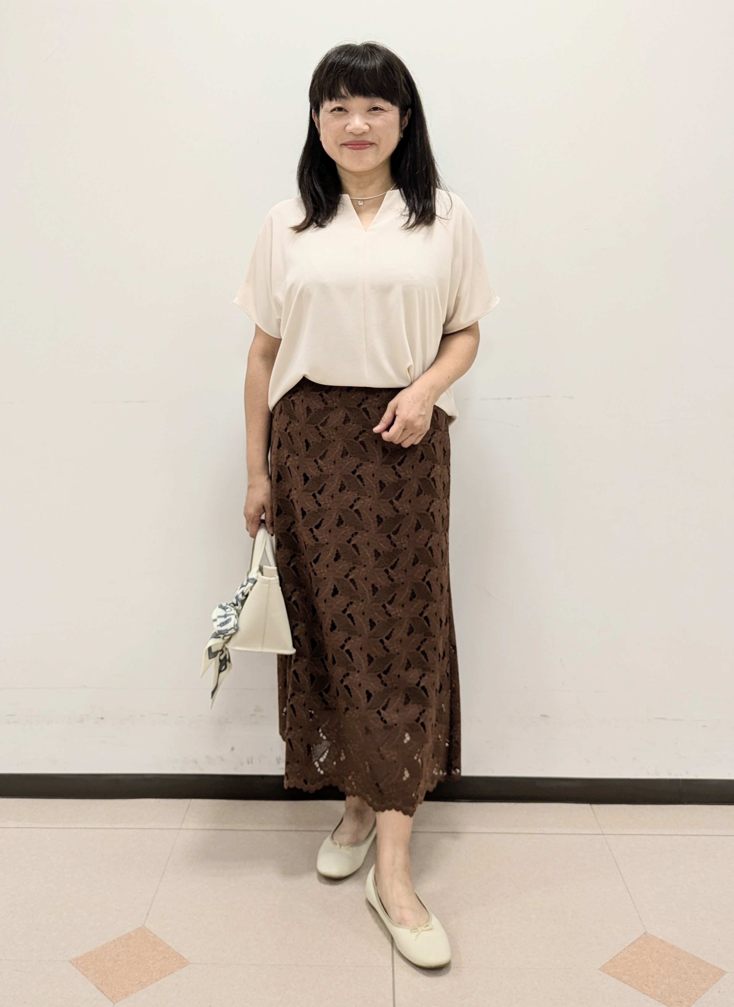 ともさんの「UNTITLED｜【秋のきれいめ服/セットアップ可】リーフレースロングスカート」を使ったコーディネート
