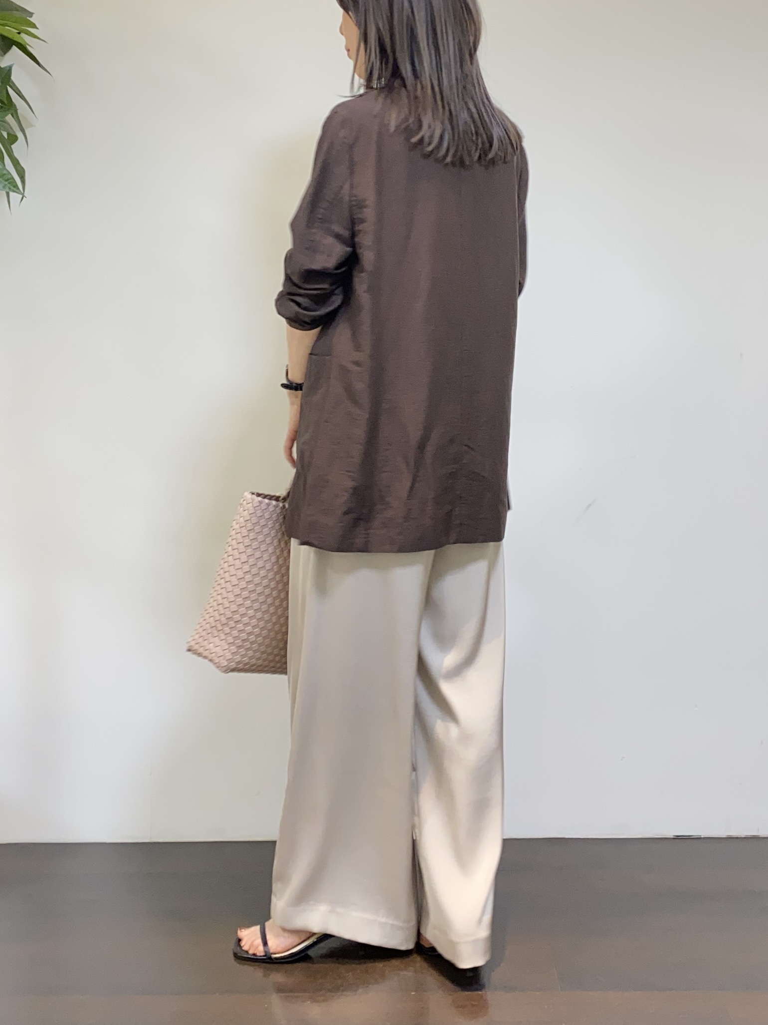 tomoさんの「UNTITLED｜◆【程よいシアー感/洗える】エアリーバイオジャケット」を使ったコーディネート