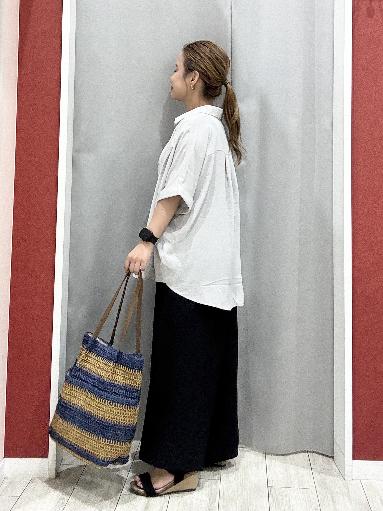 shioさんの「SHOO･LA･RUE｜【洗濯後しわになりにくい/体型カバー】二の腕も隠せる　お袖ロールアップ半袖シャツ」を使ったコーディネート