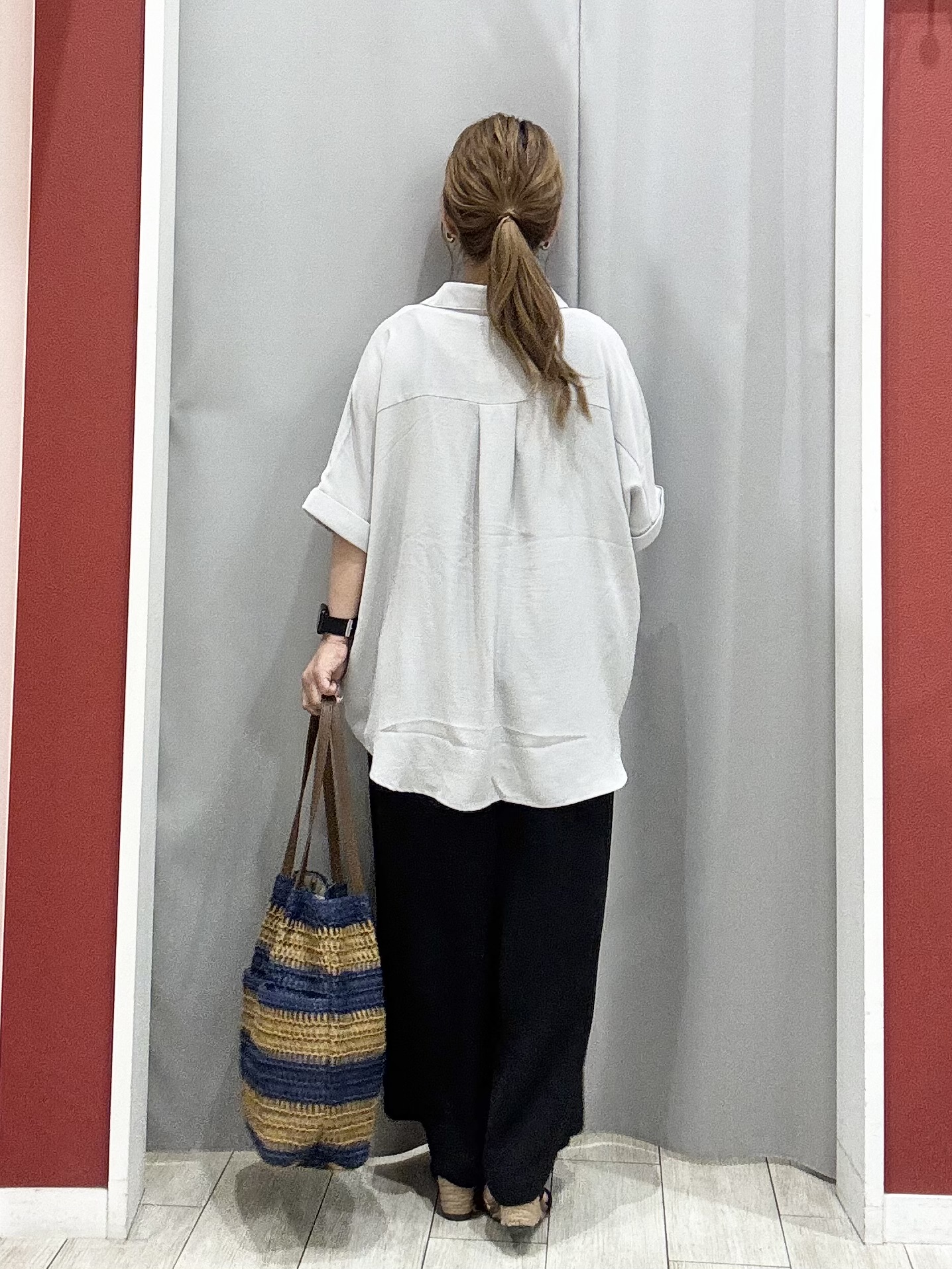 shioさんの「SHOO･LA･RUE｜【洗濯後しわになりにくい/体型カバー】二の腕も隠せる　お袖ロールアップ半袖シャツ」を使ったコーディネート