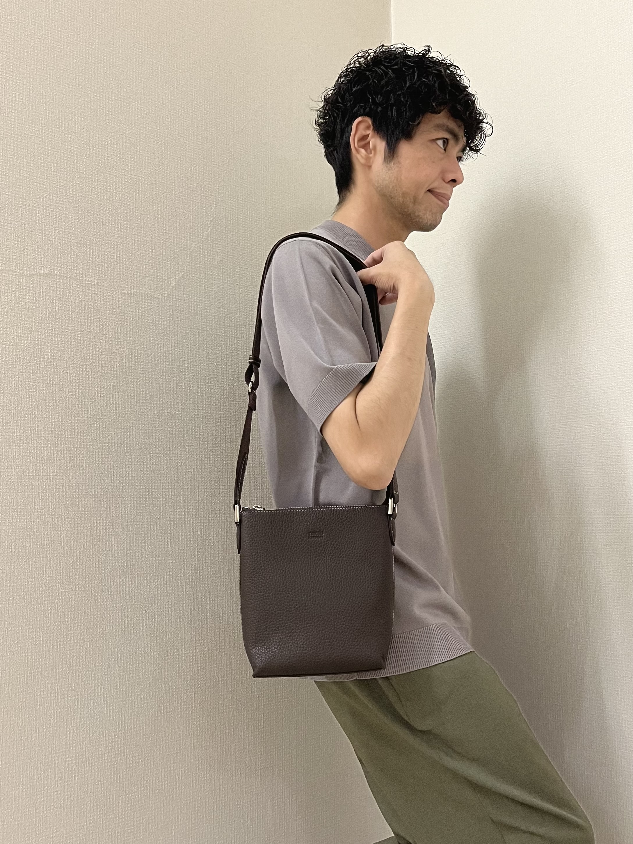 URAさんの「TAKEO KIKUCHI｜【接触冷感/洗える】ヴィスコースナイロンモックネックニット」を使ったコーディネート