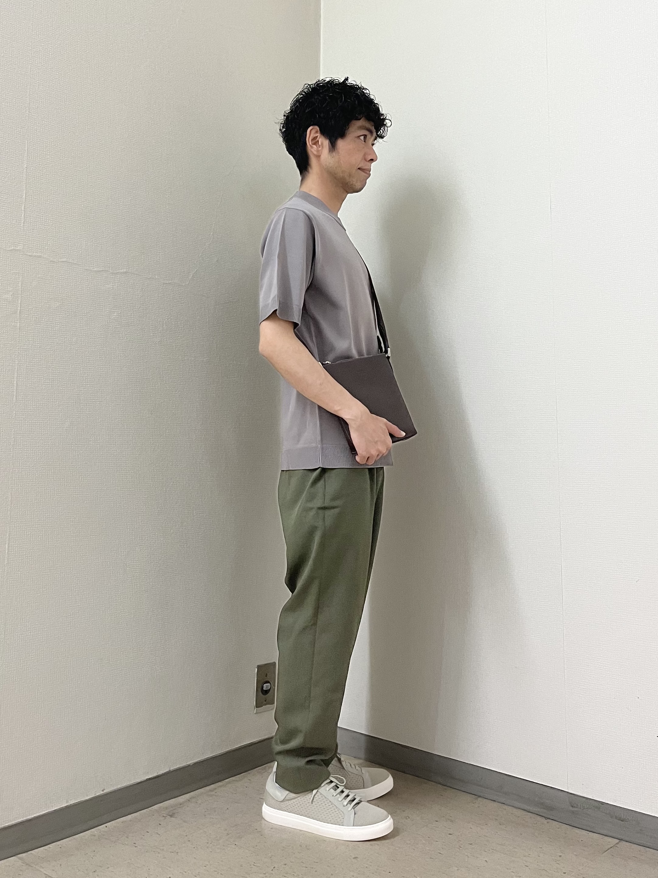 URAさんの「TAKEO KIKUCHI｜【接触冷感/洗える】ヴィスコースナイロンモックネックニット」を使ったコーディネート