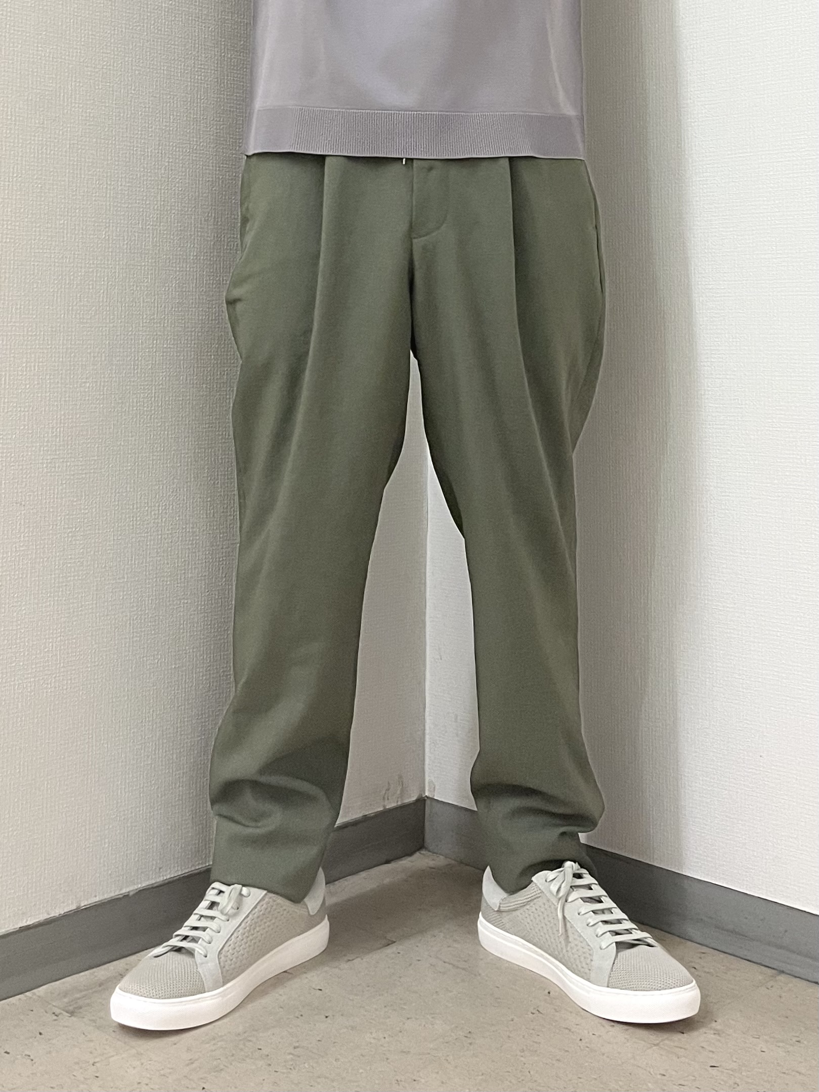 URAさんの「TAKEO KIKUCHI｜【接触冷感/洗える】ヴィスコースナイロンモックネックニット」を使ったコーディネート