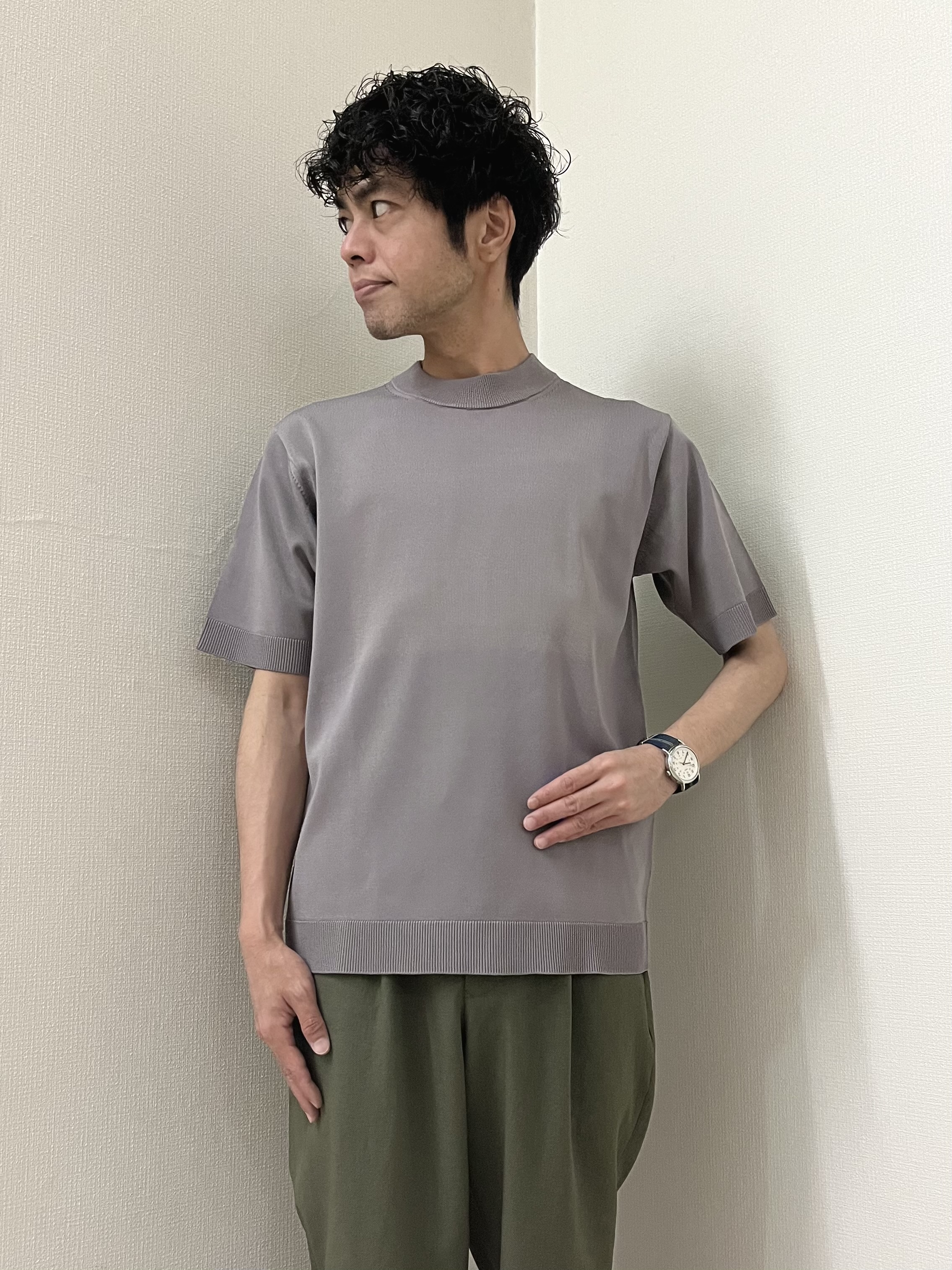 URAさんの「TAKEO KIKUCHI｜【接触冷感/洗える】ヴィスコースナイロンモックネックニット」を使ったコーディネート