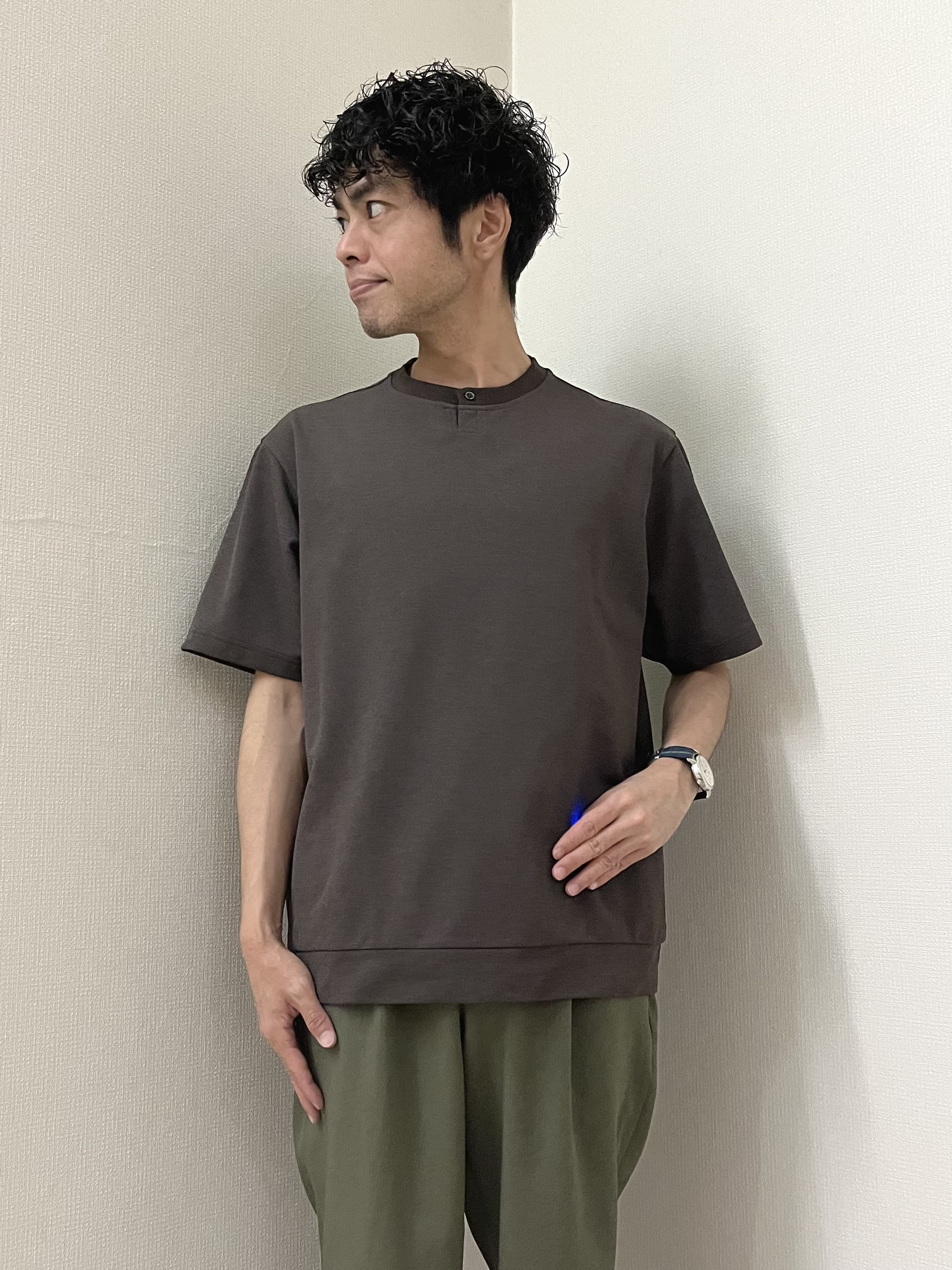 URAさんの「TAKEO KIKUCHI｜【BOWLER HAT LABEL】ボーラーハットウォーカー刺繍 半袖デニムシャツ」を使ったコーディネート