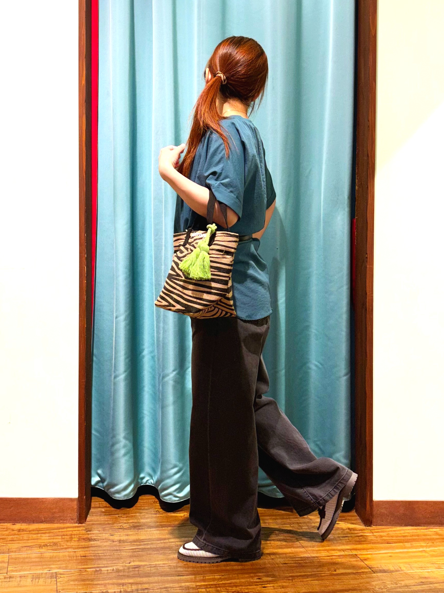 tukiさんの「SHOO･LA･RUE｜【着丈選べる/体型カバー】洗濯後しわになりにくい さらっと快適ドルマントップス」を使ったコーディネート