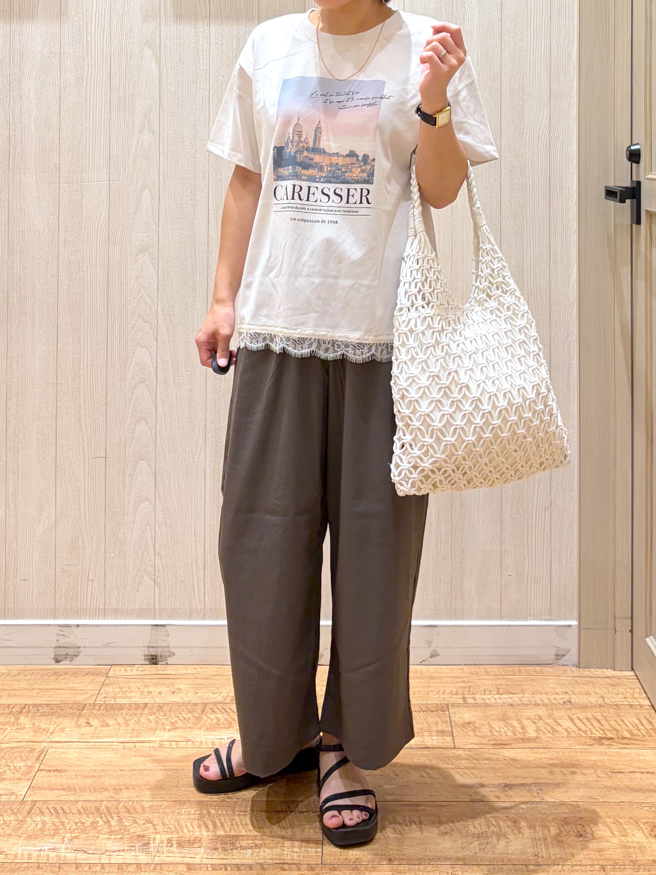 shirayuuuさんの「SHOO･LA･RUE｜【UV/S-LL/洗濯機可】真夏に着たい裾レースが女性らしさをプラスする プリントアソートTシャツ」を使ったコーディネート