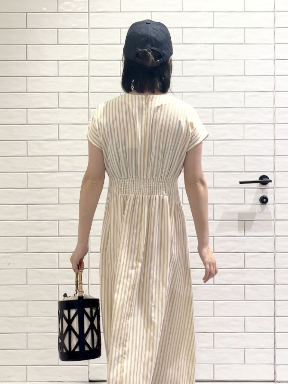 しおりさんの「OPAQUE.CLIP｜Vネックウエストタックワンピース【イージーアイロン/洗濯機OK】」を使ったコーディネート