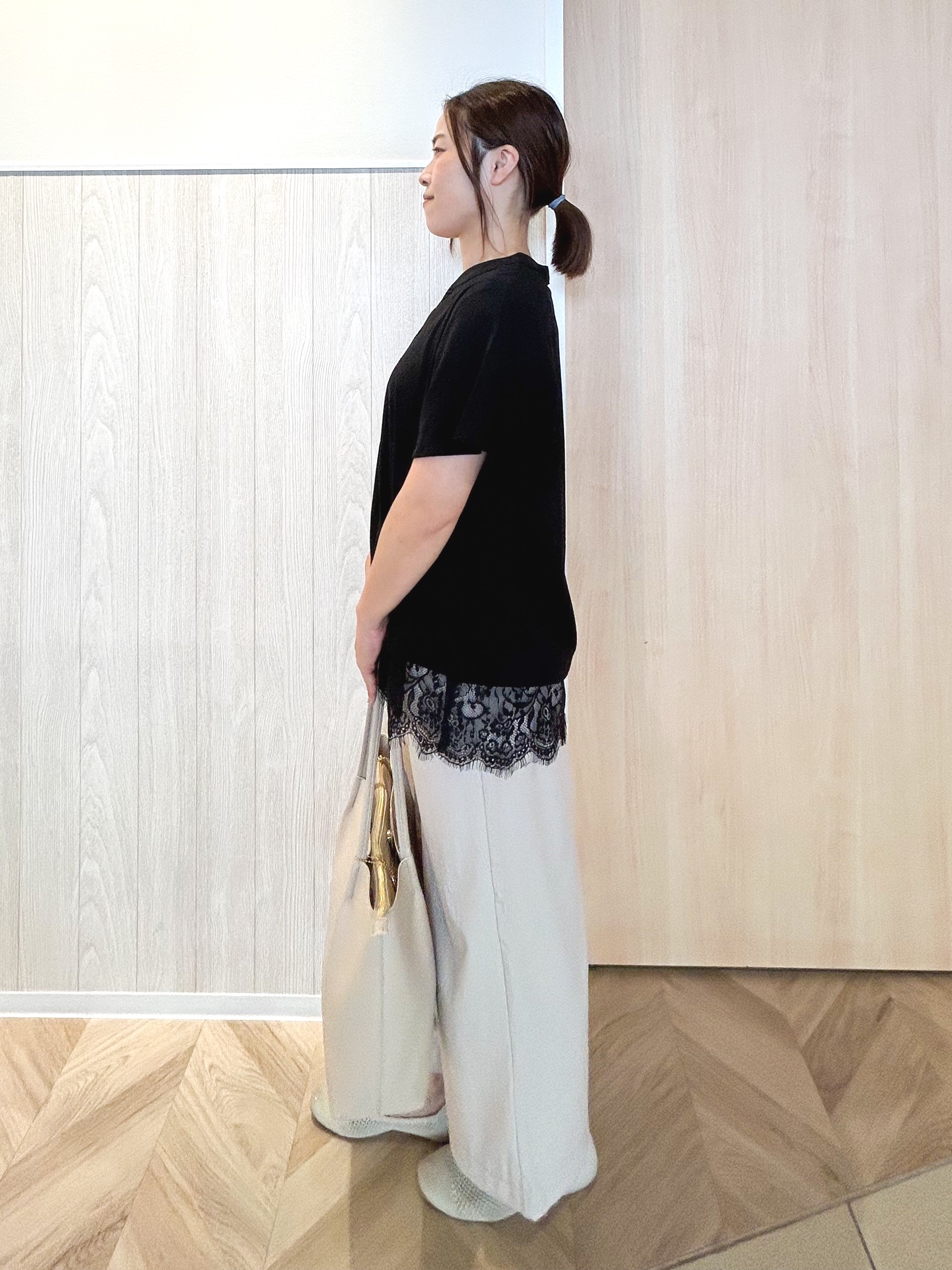 tomoさんの「SHOO･LA･RUE｜【S-LL/洗濯機可】軽凛(かろりん) 楽に着られて上品 裾レーススキッパーブラウス」を使ったコーディネート