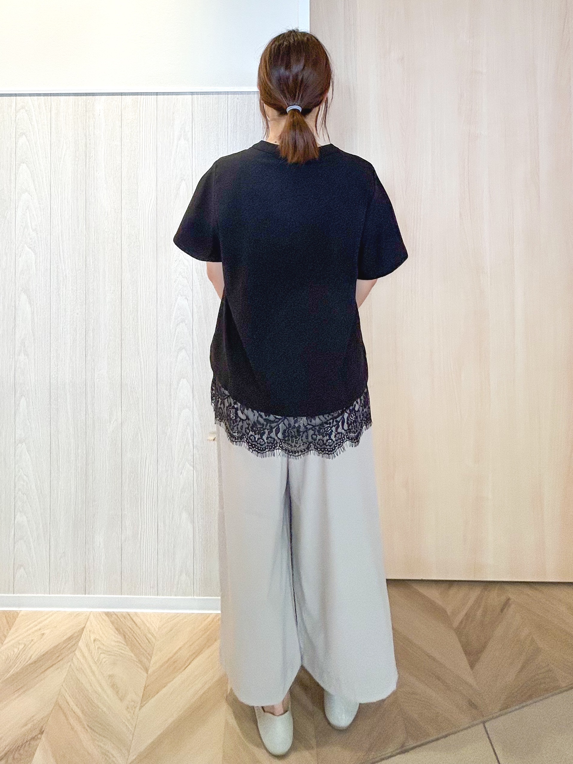 tomoさんの「SHOO･LA･RUE｜【S-LL/洗濯機可】軽凛(かろりん) 楽に着られて上品 裾レーススキッパーブラウス」を使ったコーディネート