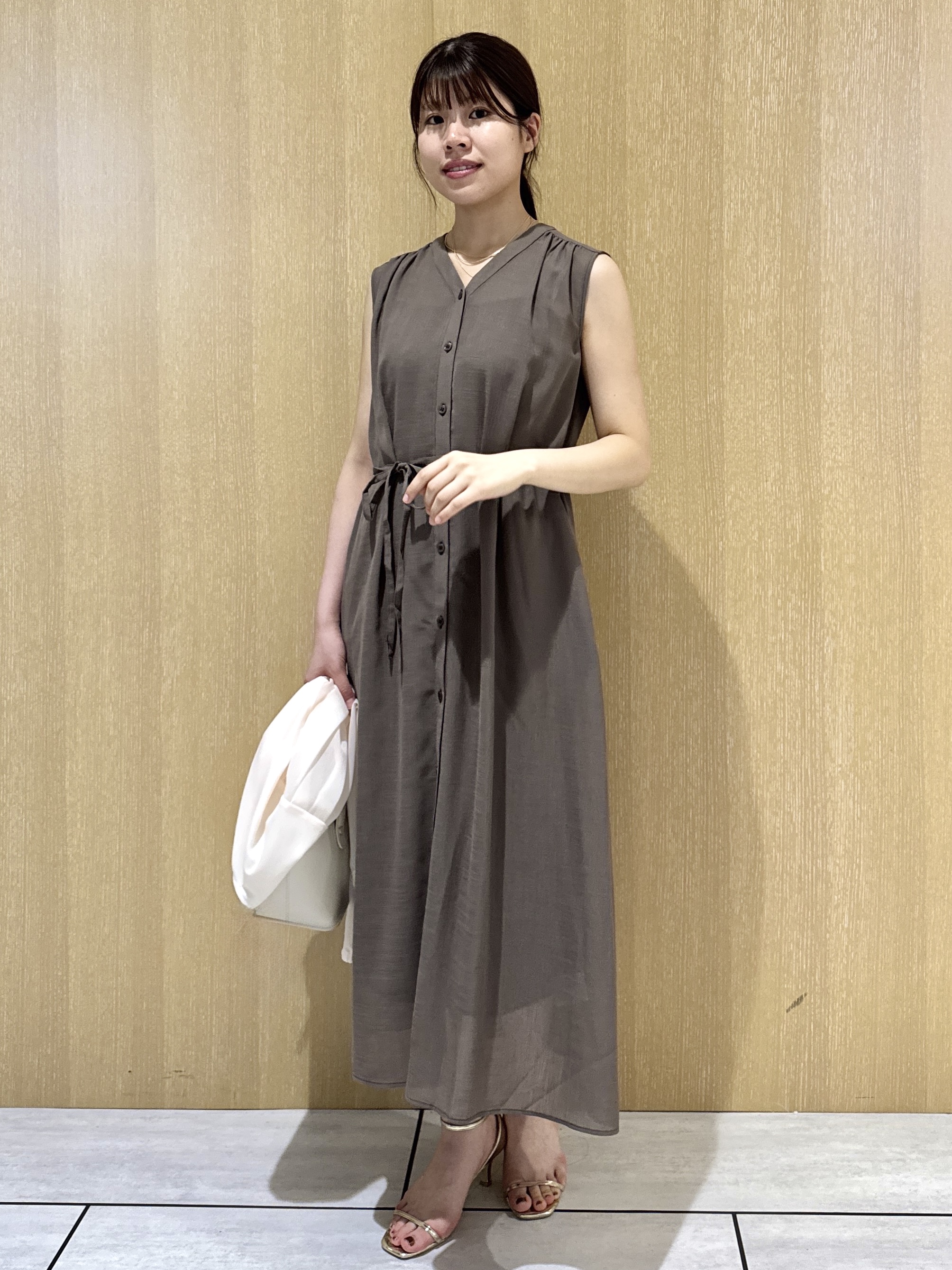 nanaさんの「UNTITLED｜【秋映え/ジレとしても〇】シアーVネックワンピース」を使ったコーディネート