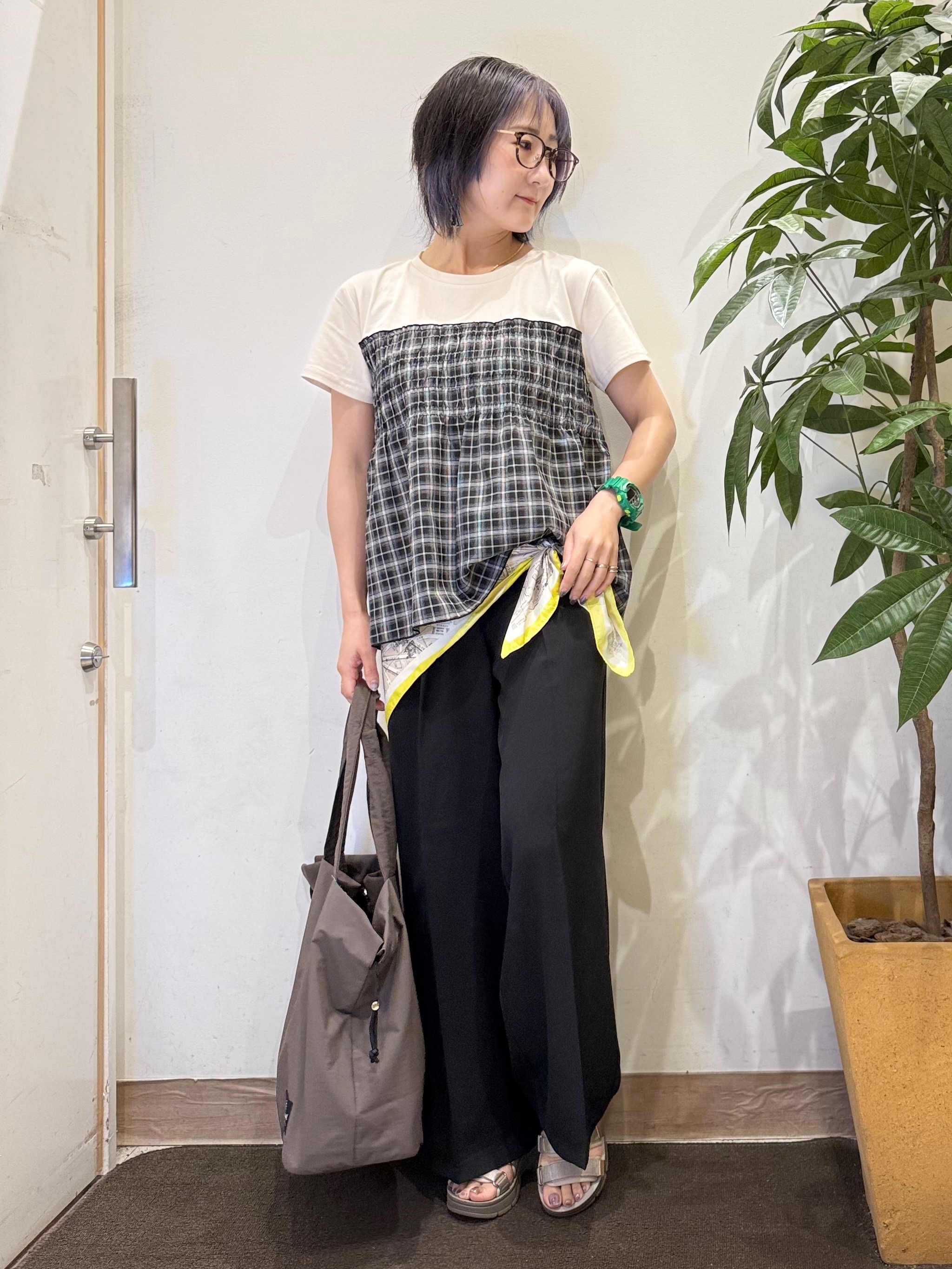 misakiさんの「SHOO･LA･RUE｜【S-LL/洗濯機可/体型カバー】インせずサマ見え ビスチェ風異素材ドッキングTシャツ」を使ったコーディネート