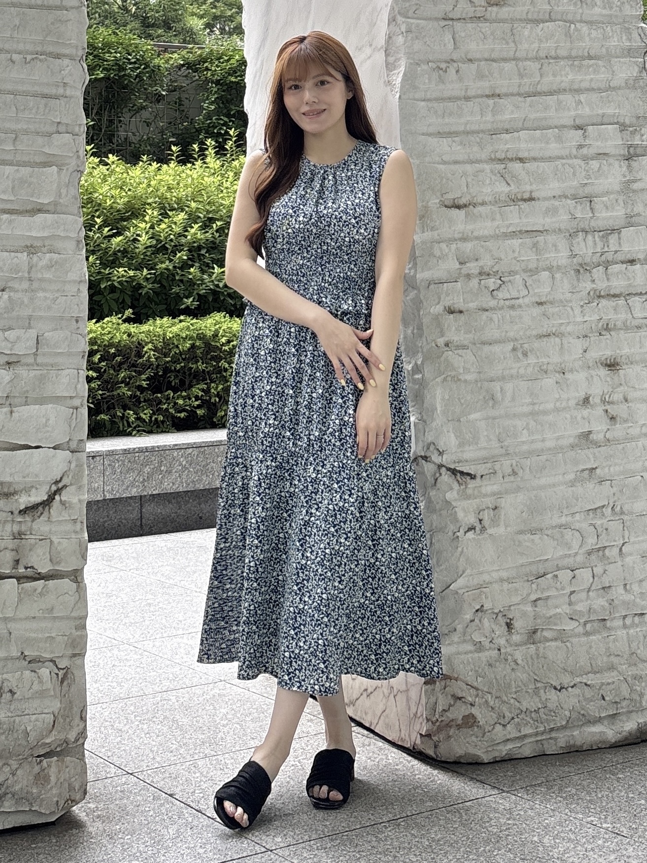 sayaさんの「grove｜【低身長さんも選べる着丈・洗濯機◎】花柄ウエストシャーリングワンピース」を使ったコーディネート