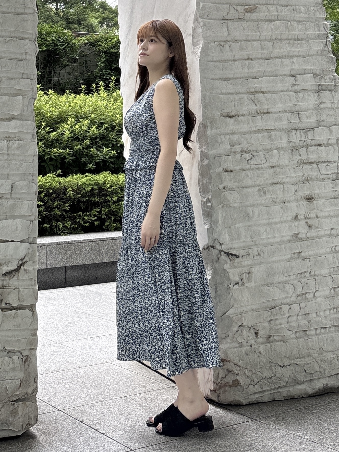 sayaさんの「grove｜【低身長さんも選べる着丈・洗濯機◎】花柄ウエストシャーリングワンピース」を使ったコーディネート