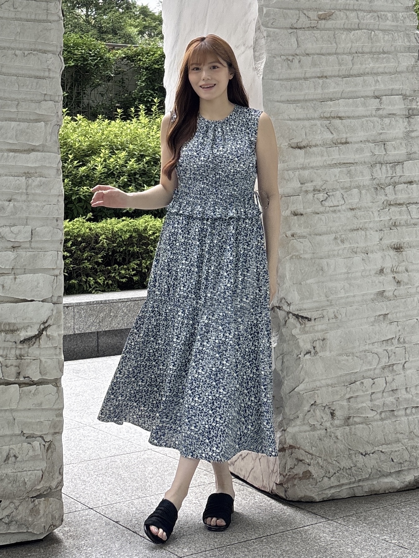 sayaさんの「grove｜【低身長さんも選べる着丈・洗濯機◎】花柄ウエストシャーリングワンピース」を使ったコーディネート