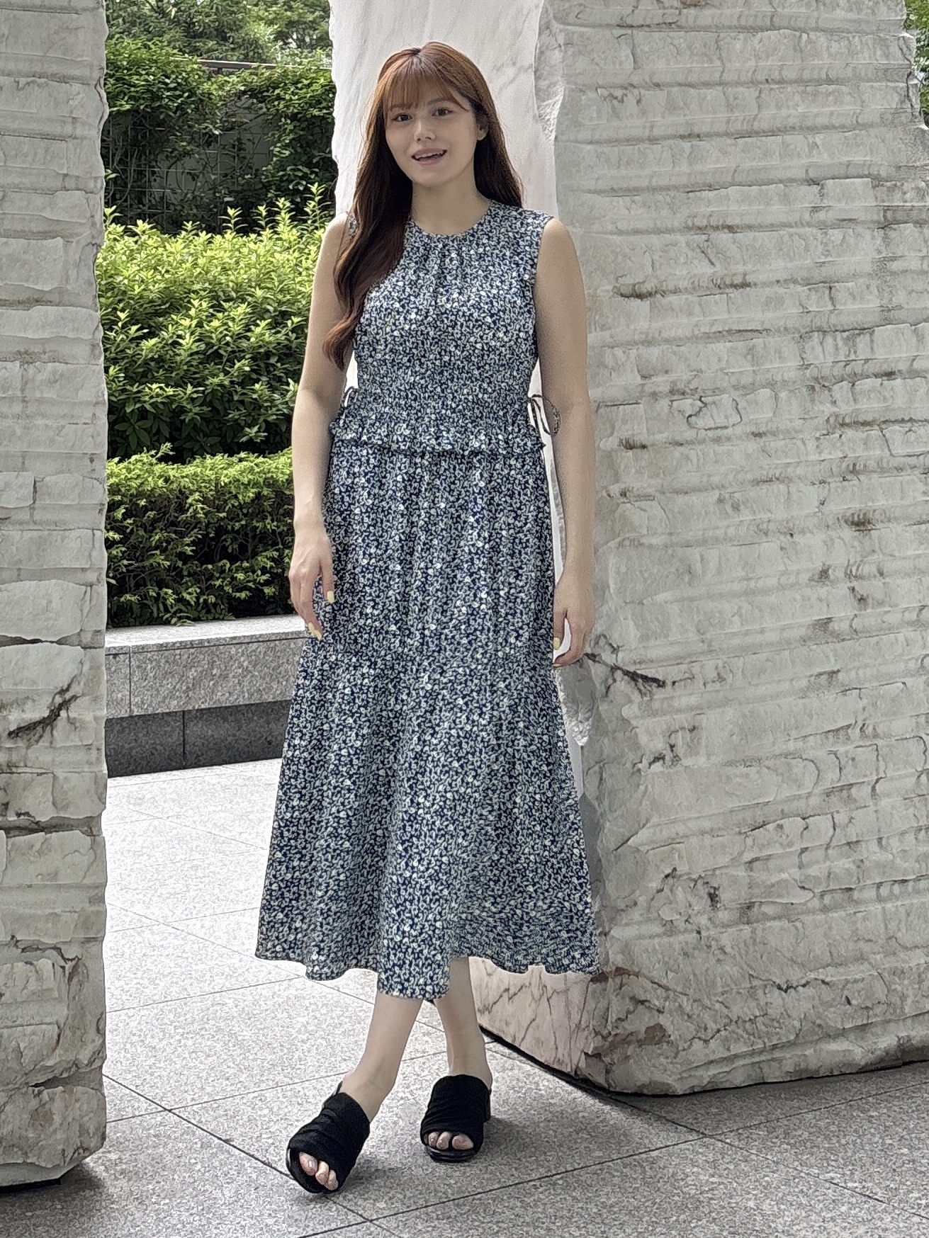 sayaさんの「grove｜【低身長さんも選べる着丈・洗濯機◎】花柄ウエストシャーリングワンピース」を使ったコーディネート