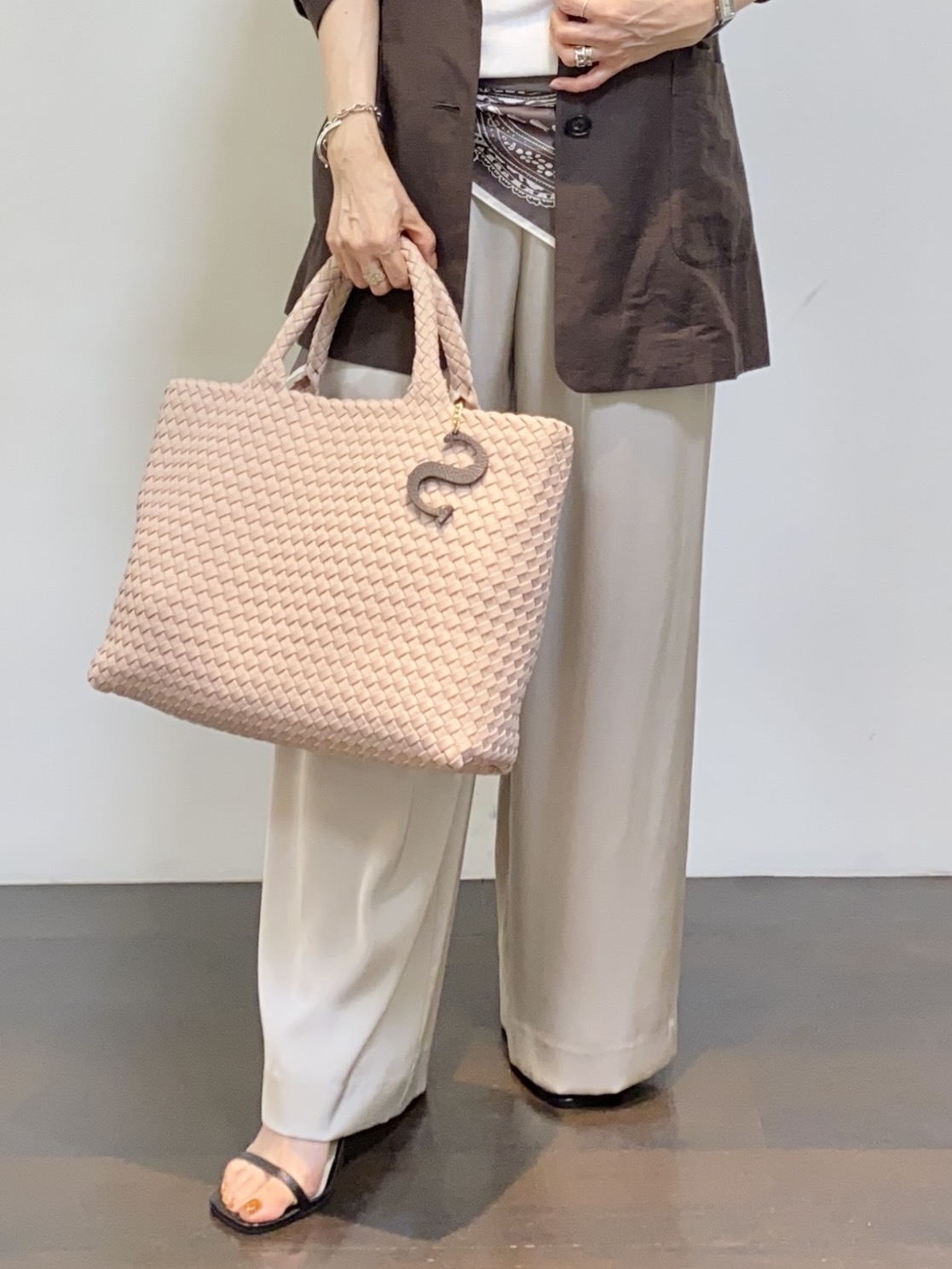 tomoさんの「UNTITLED｜◆【程よいシアー感/洗える】エアリーバイオジャケット」を使ったコーディネート