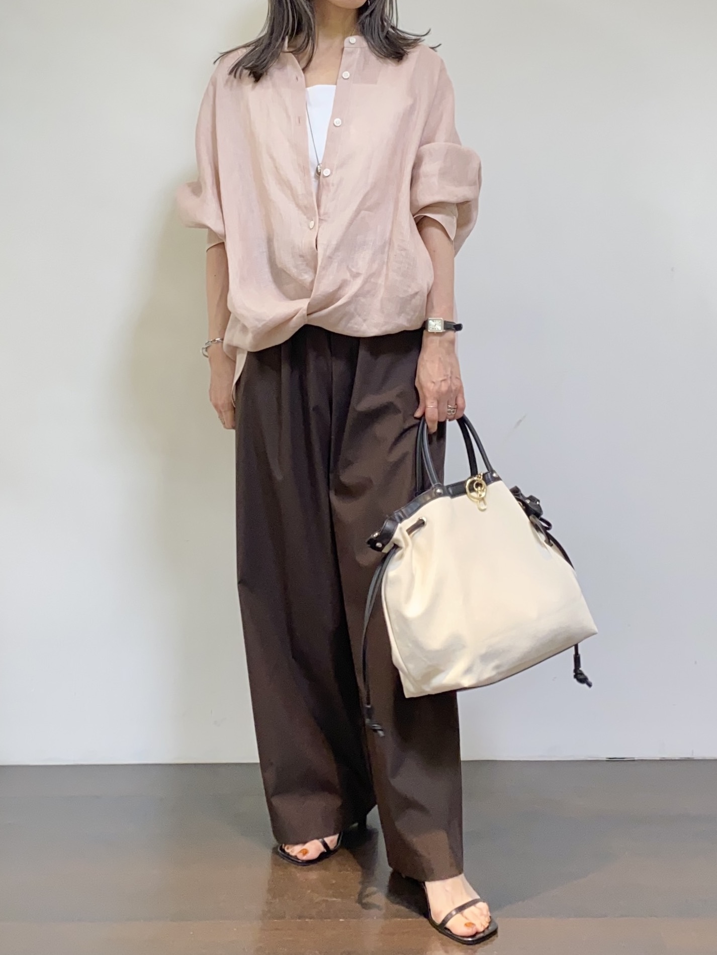 tomoさんの「UNTITLED｜【麻100】リネンドルマンシャツ」を使ったコーディネート