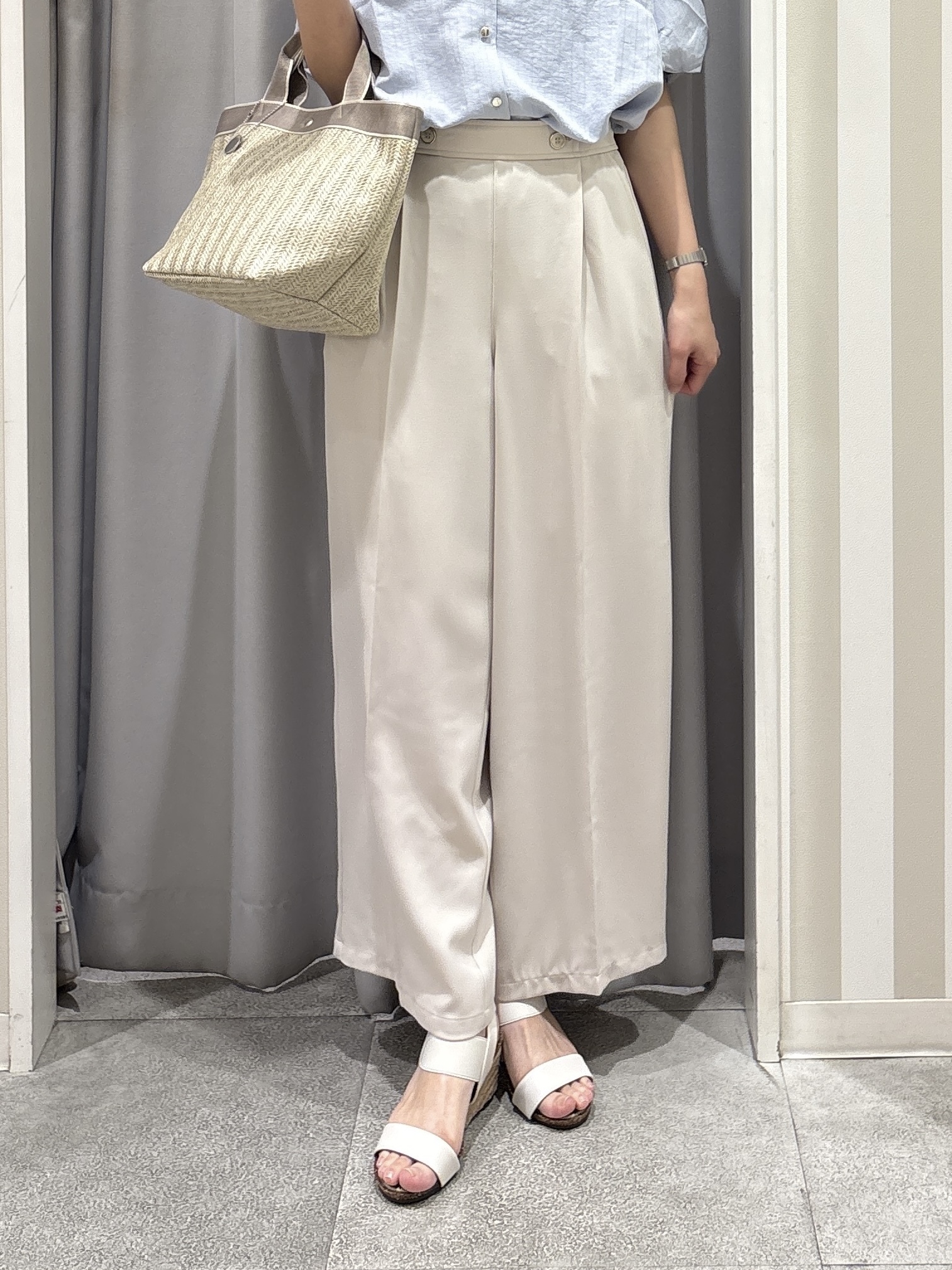 Rikaさんの「SHOO･LA･RUE｜【洗濯機可】バルーンスリーブで二の腕カバー キーネック5分袖ブラウス」を使ったコーディネート