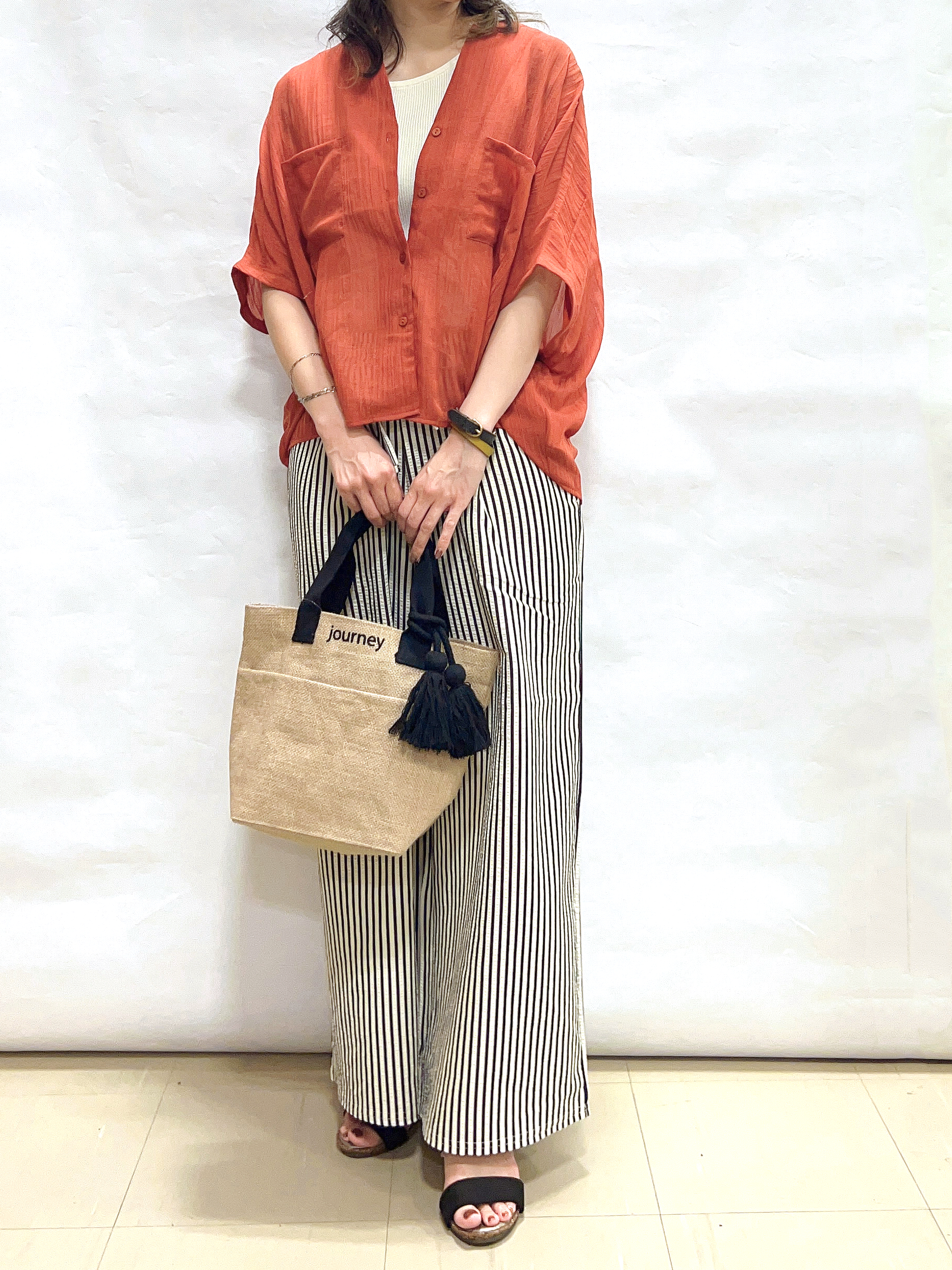 まっつんさんの「SHOO･LA･RUE｜【洗濯機可/選べる6色】程よいシアー感が涼し気 ゆったりワッシャードルマンブラウス」を使ったコーディネート