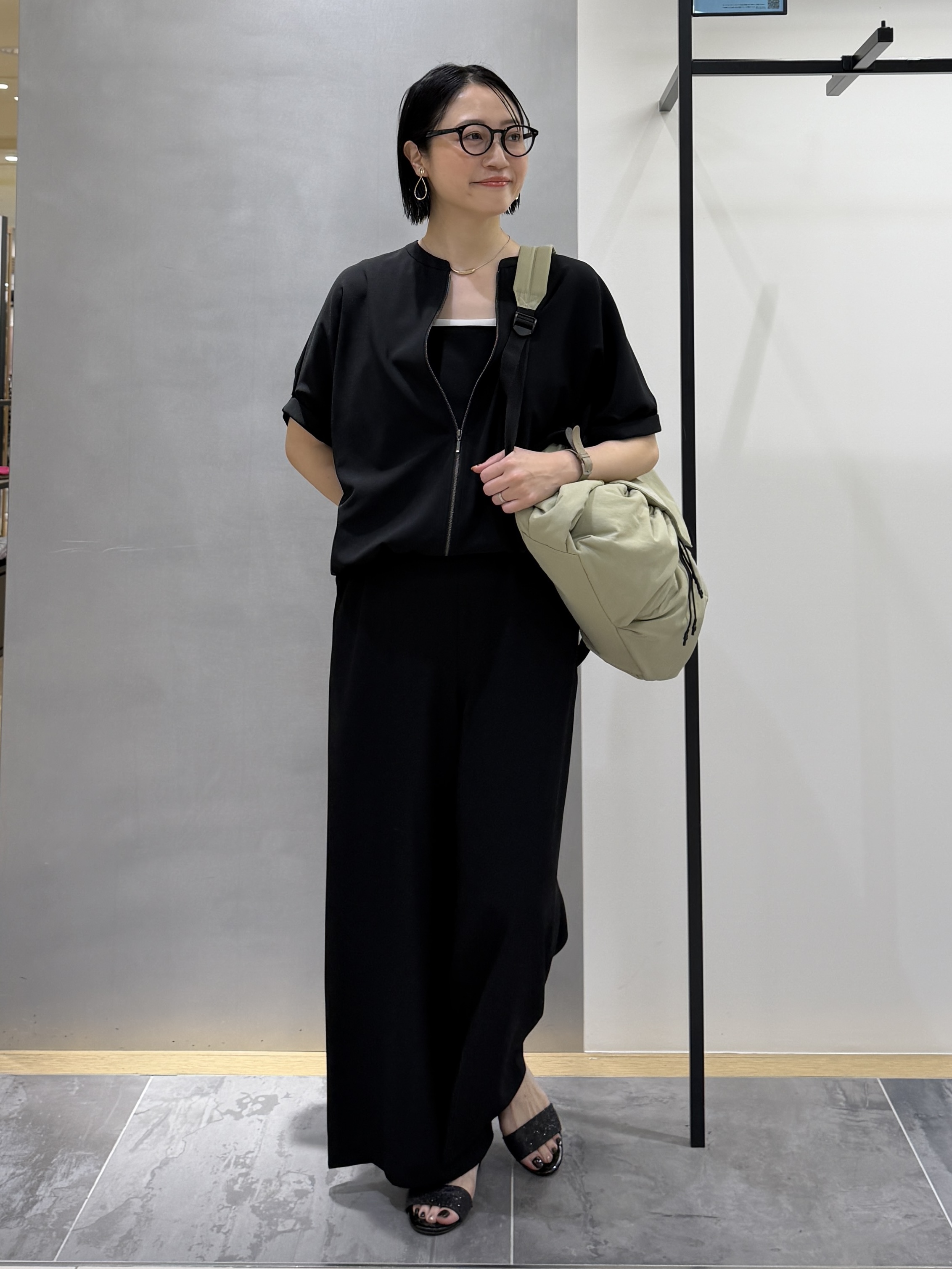 shihoさんの「INDIVI｜【秋羽織り/着る日傘】ドルマンフォルムブルゾン」を使ったコーディネート