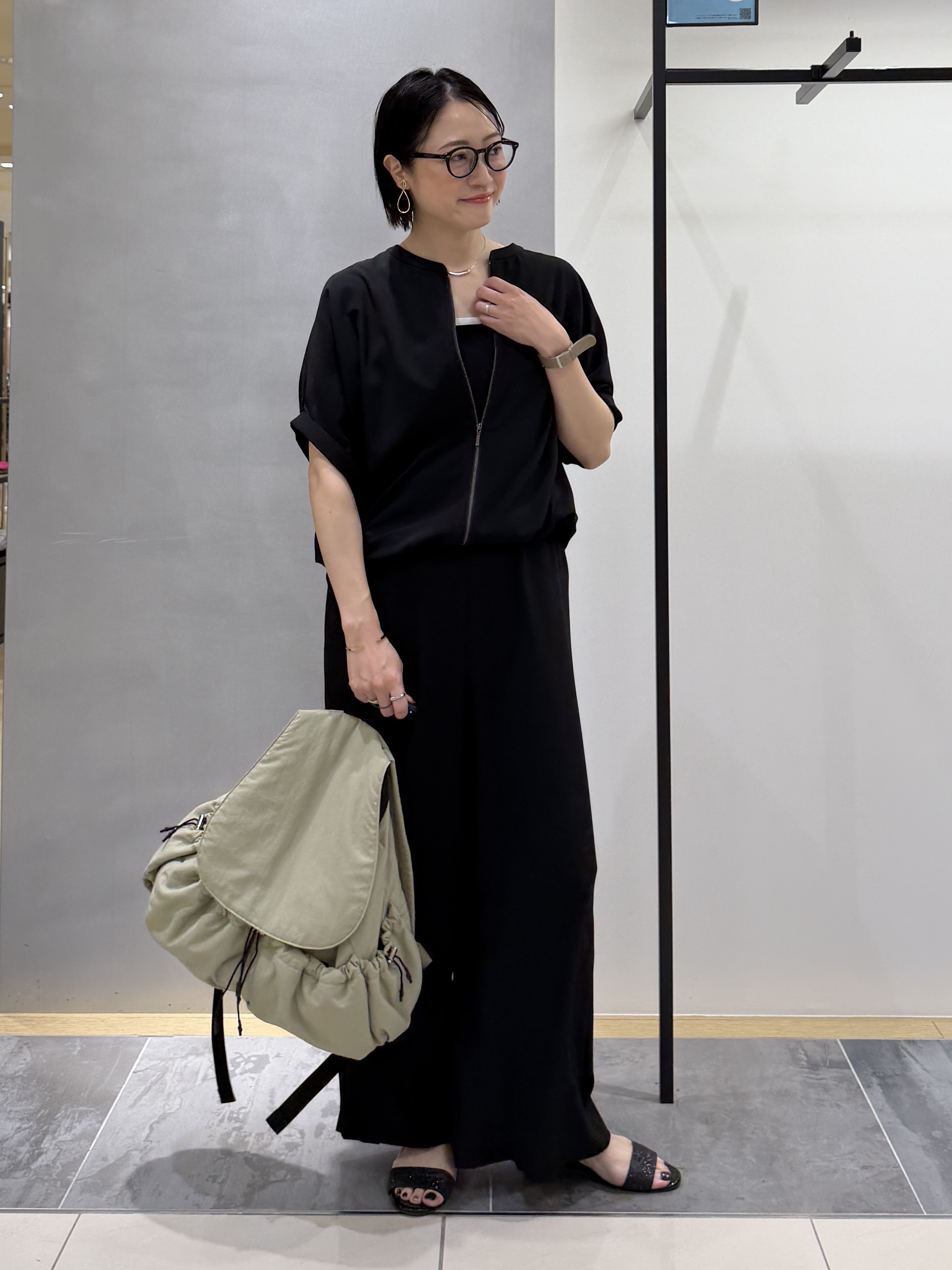 shihoさんの「INDIVI｜【秋羽織り/着る日傘】ドルマンフォルムブルゾン」を使ったコーディネート