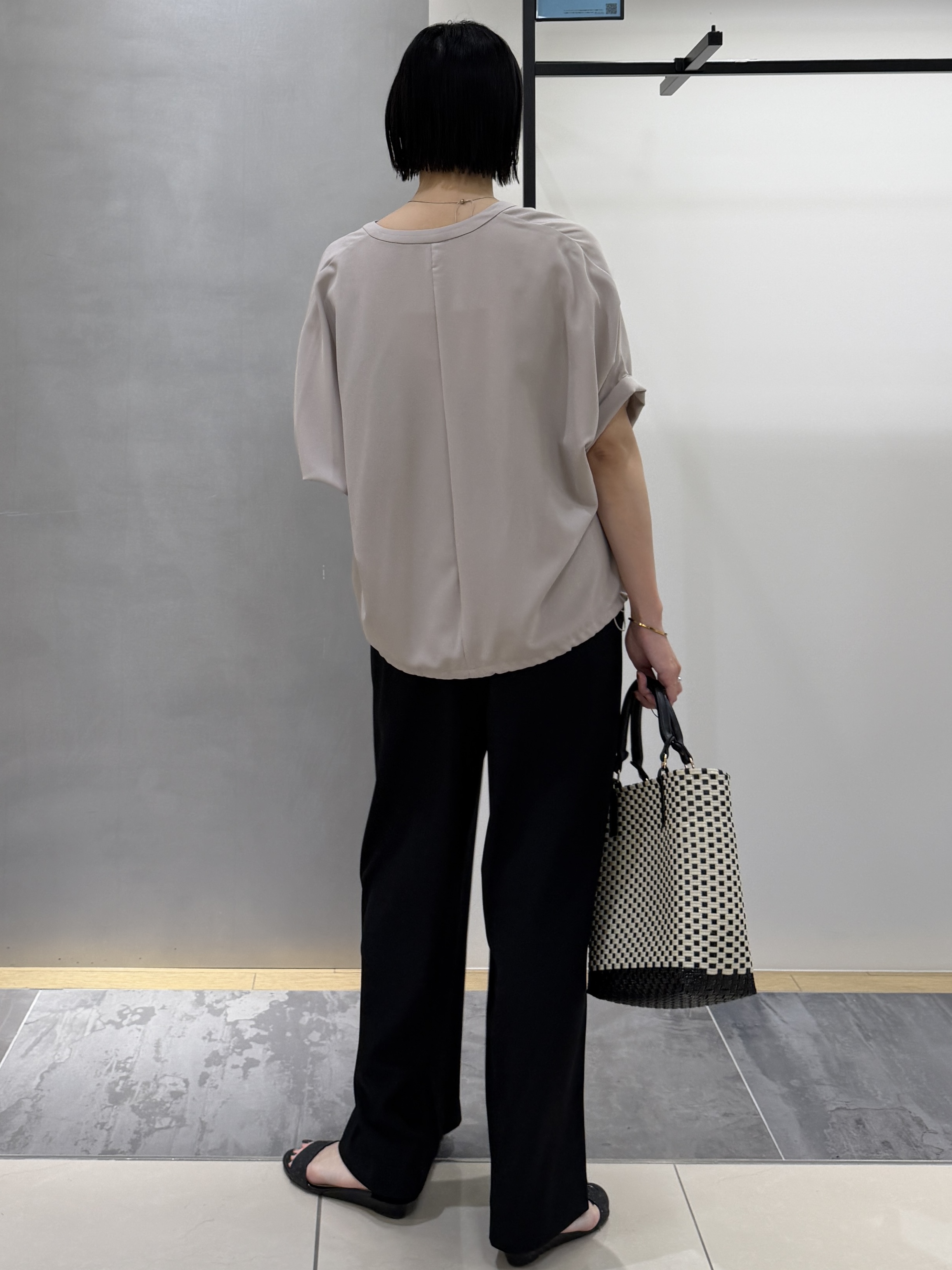 shihoさんの「INDIVI｜【秋羽織り/着る日傘】ドルマンフォルムブルゾン」を使ったコーディネート