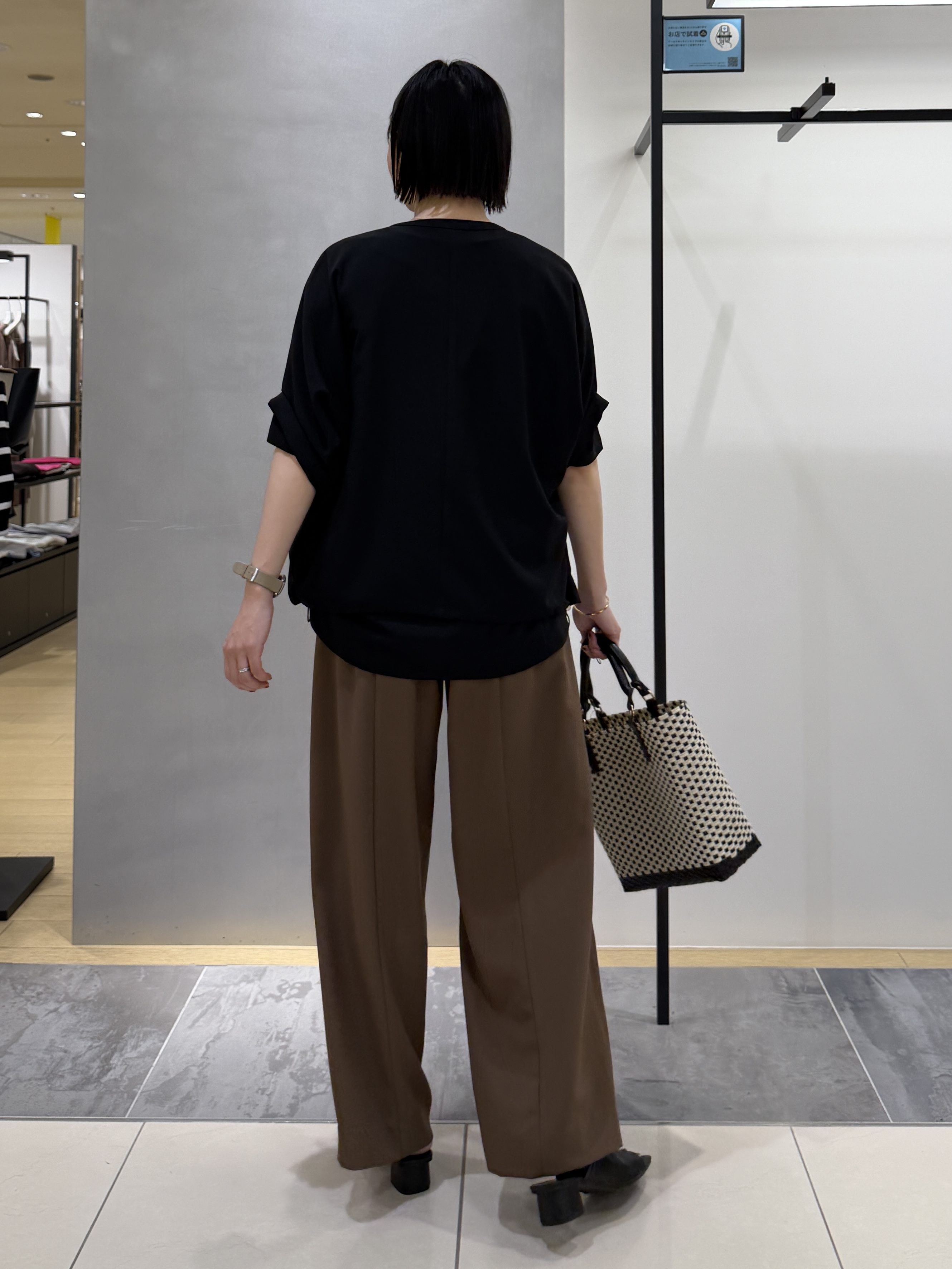 shihoさんの「INDIVI｜【秋羽織り/着る日傘】ドルマンフォルムブルゾン」を使ったコーディネート